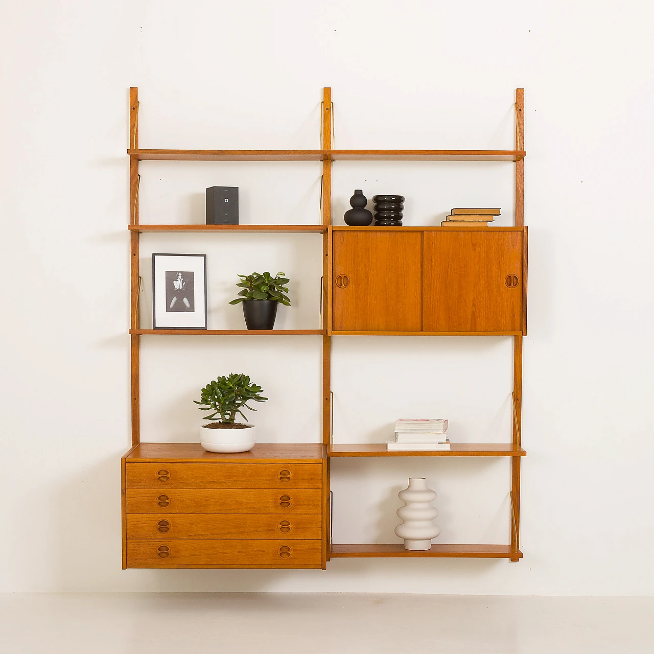 Hanging teak bookcase in the style of Poul Cadovius, 1960s 3