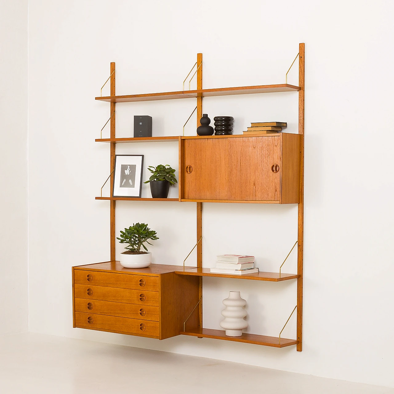 Hanging teak bookcase in the style of Poul Cadovius, 1960s 4