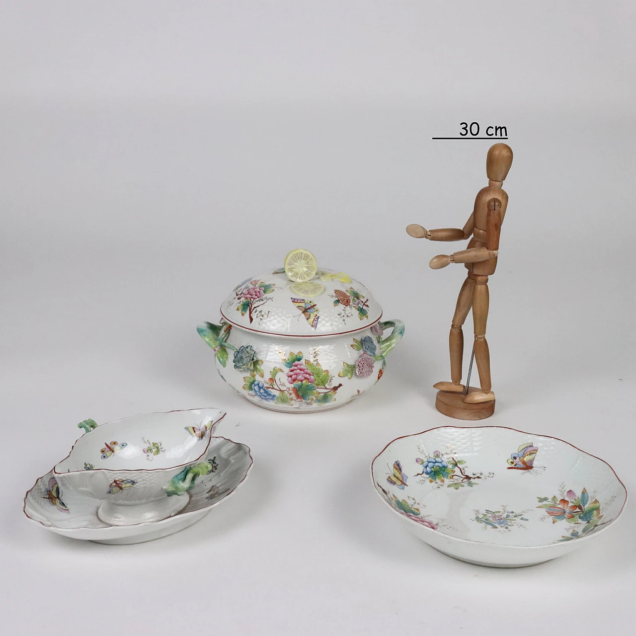 Queen Victoria tableware in porcelain by Herend 2