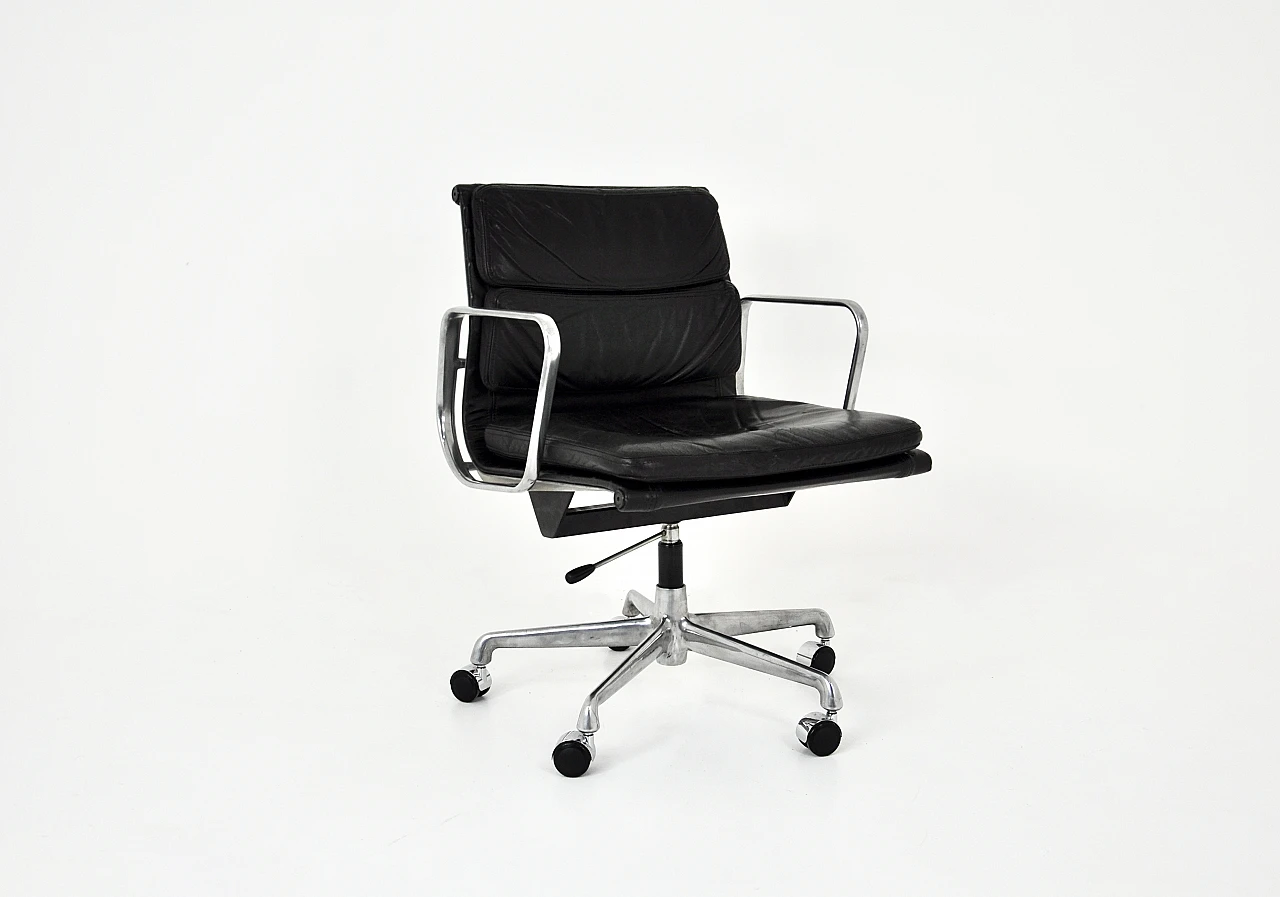 Black leather swivel chair by C. & R. Eames for Herman Miller, 1970s 1