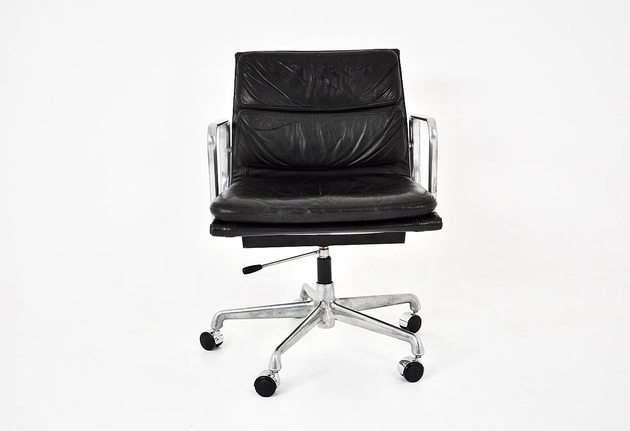 Black leather swivel chair by C. & R. Eames for Herman Miller, 1970s 3