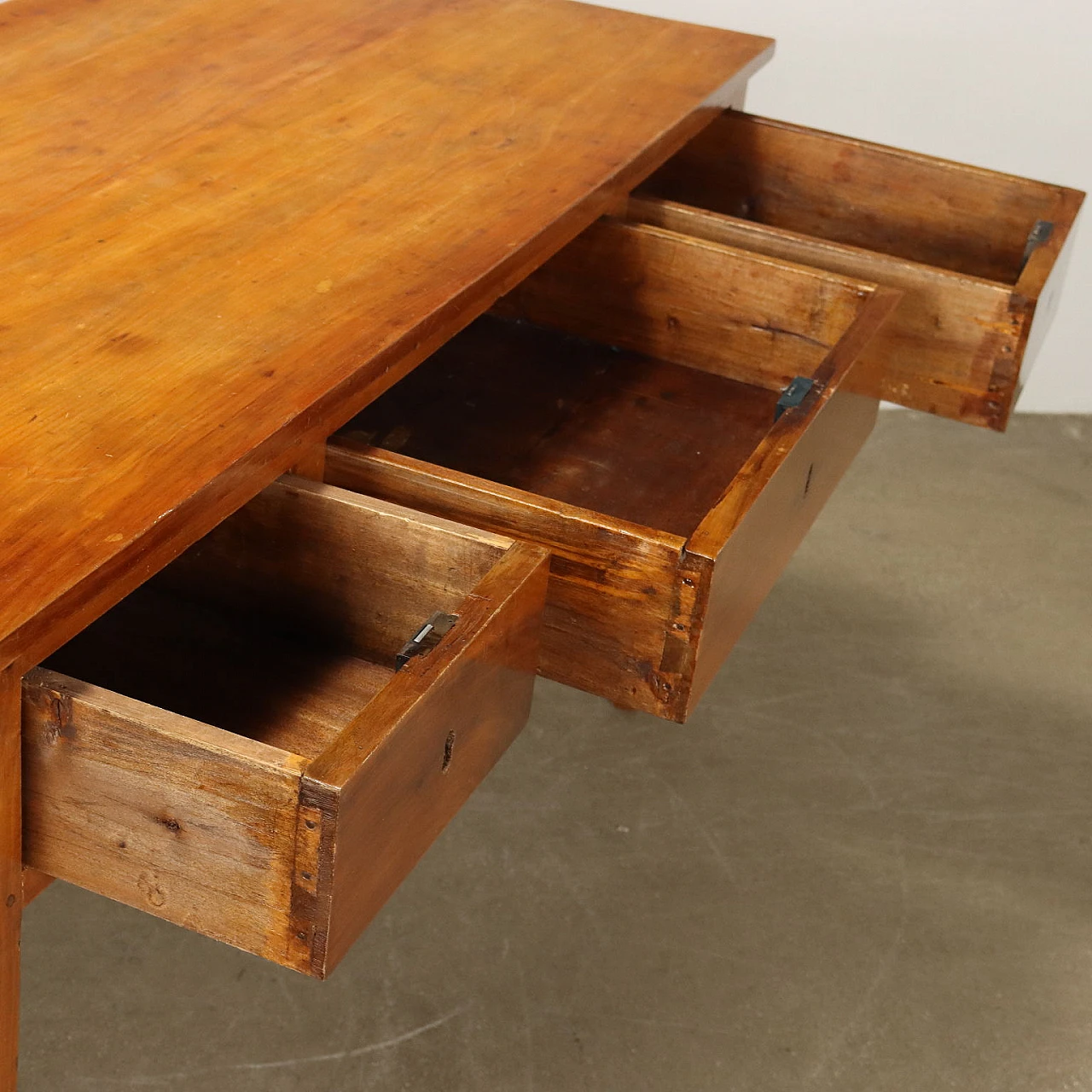 Directoire cherrywood desk with three drawers, 19th century 4