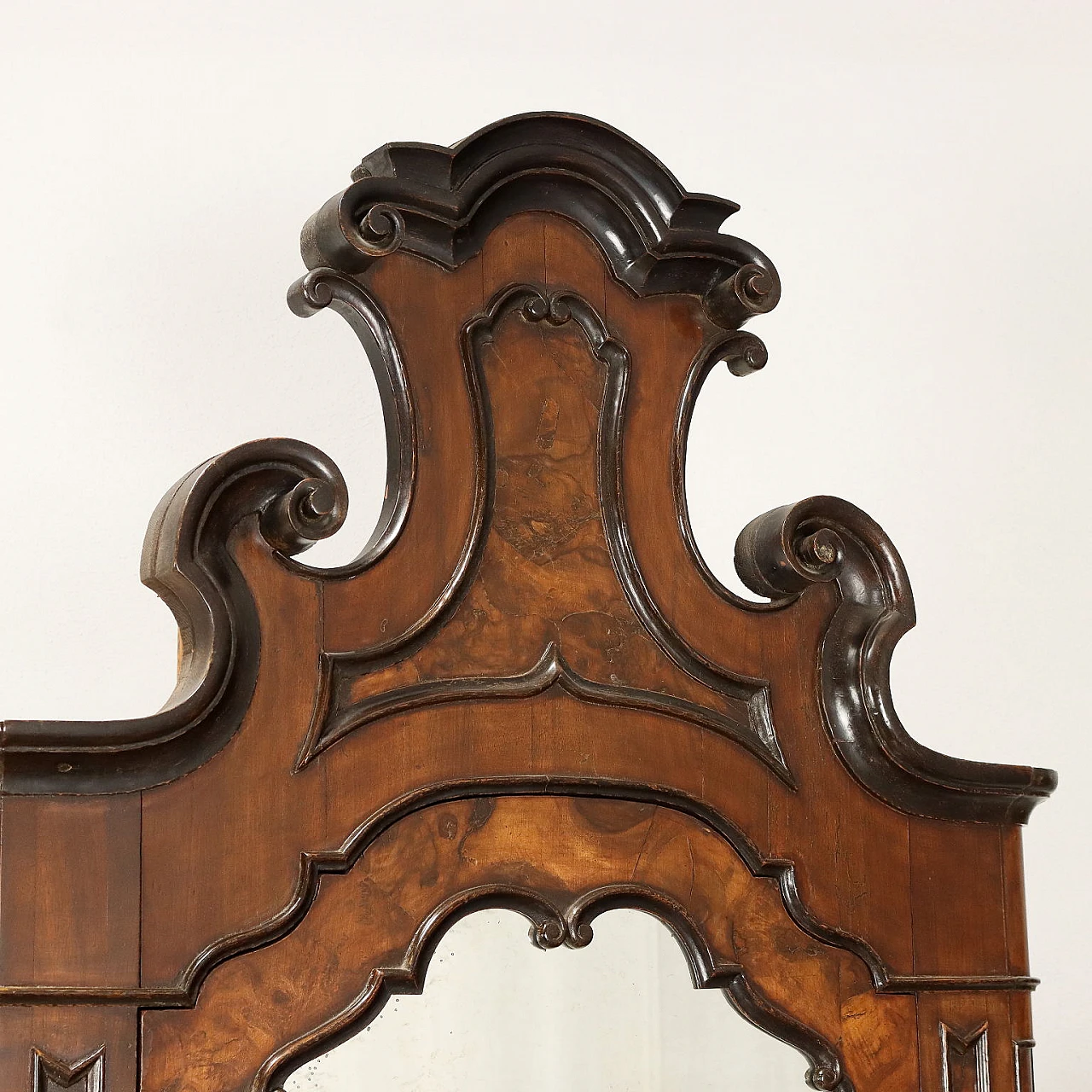 Baroque-style trumeau in carved wood with curved feet 5