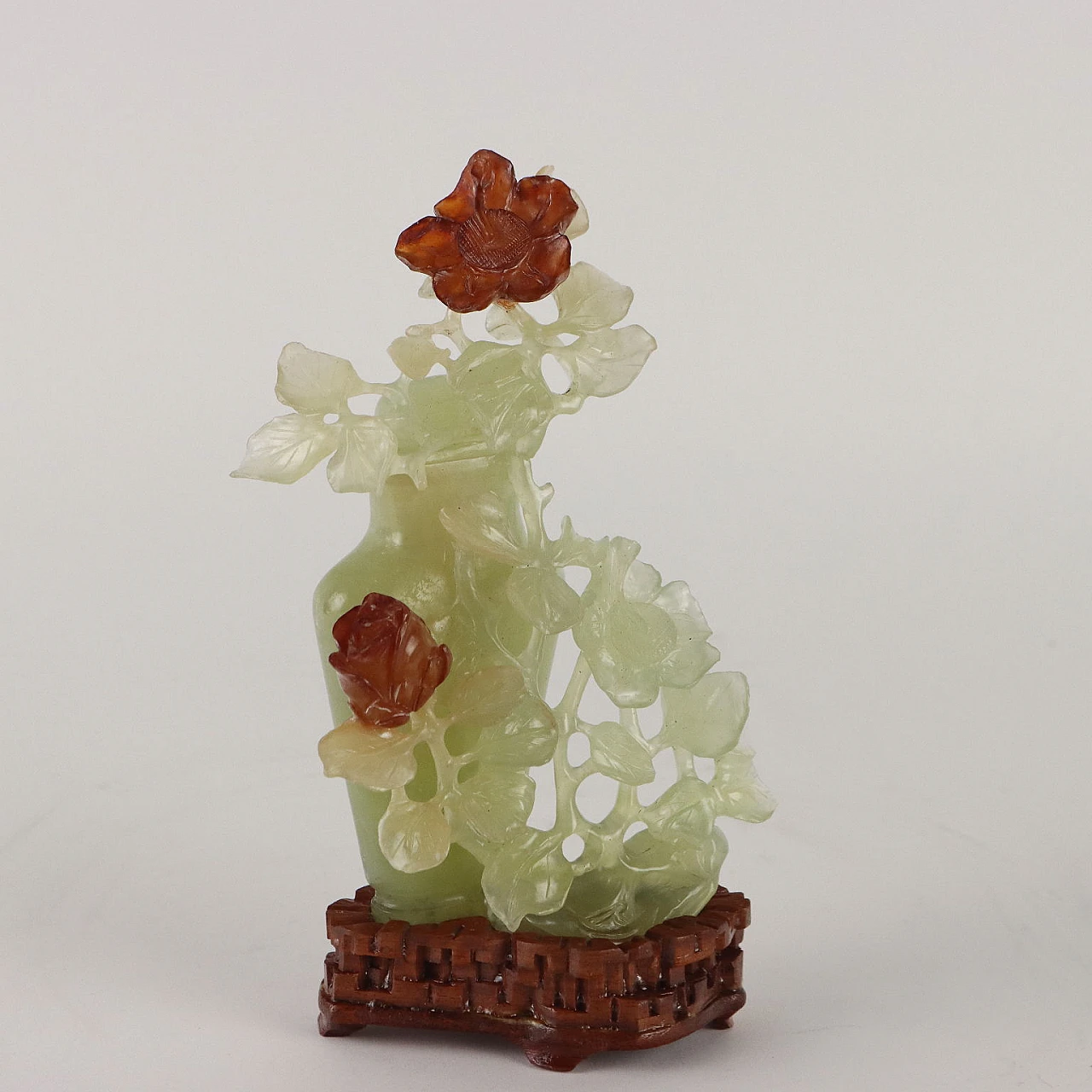 Jadeite vase with flowers sculpture with box 3