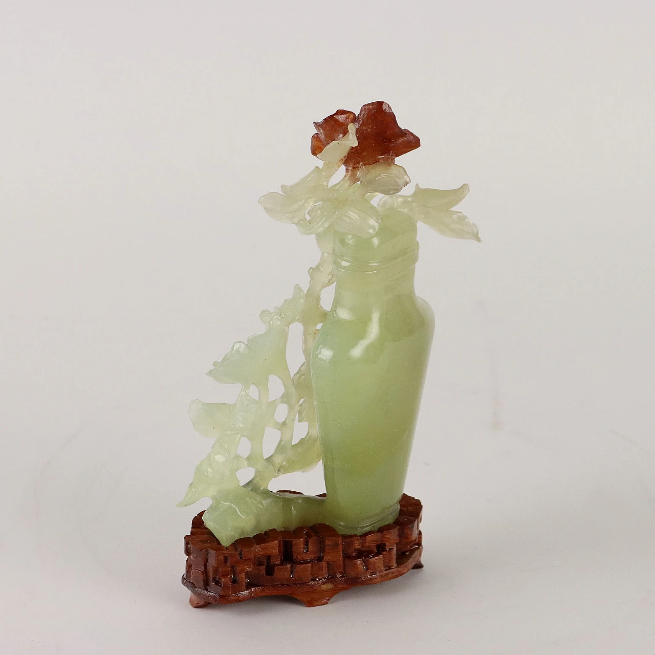 Jadeite vase with flowers sculpture with box 8