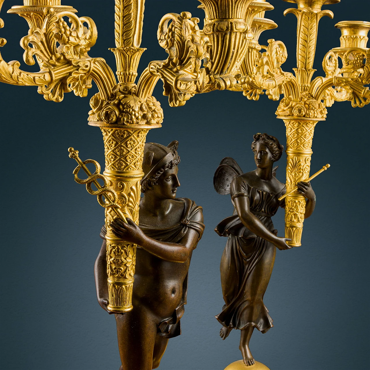 Coppia di Candelabri in bronzo dorato con motivi fogliacei, '800 2