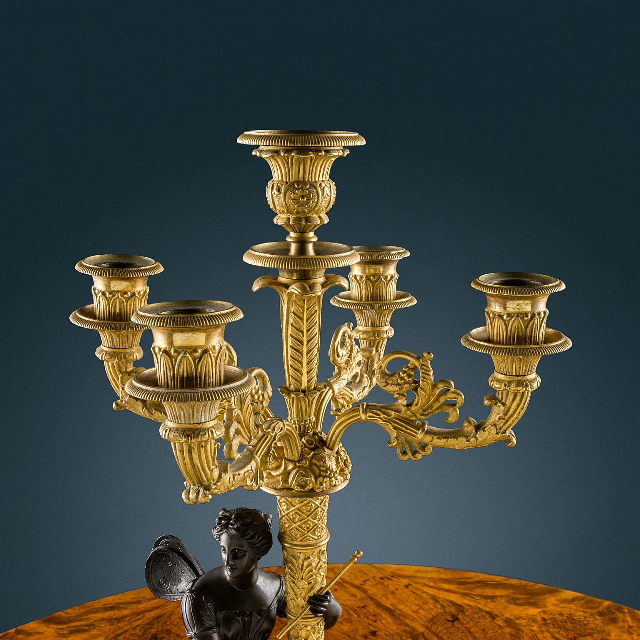 Coppia di Candelabri in bronzo dorato con motivi fogliacei, '800 9