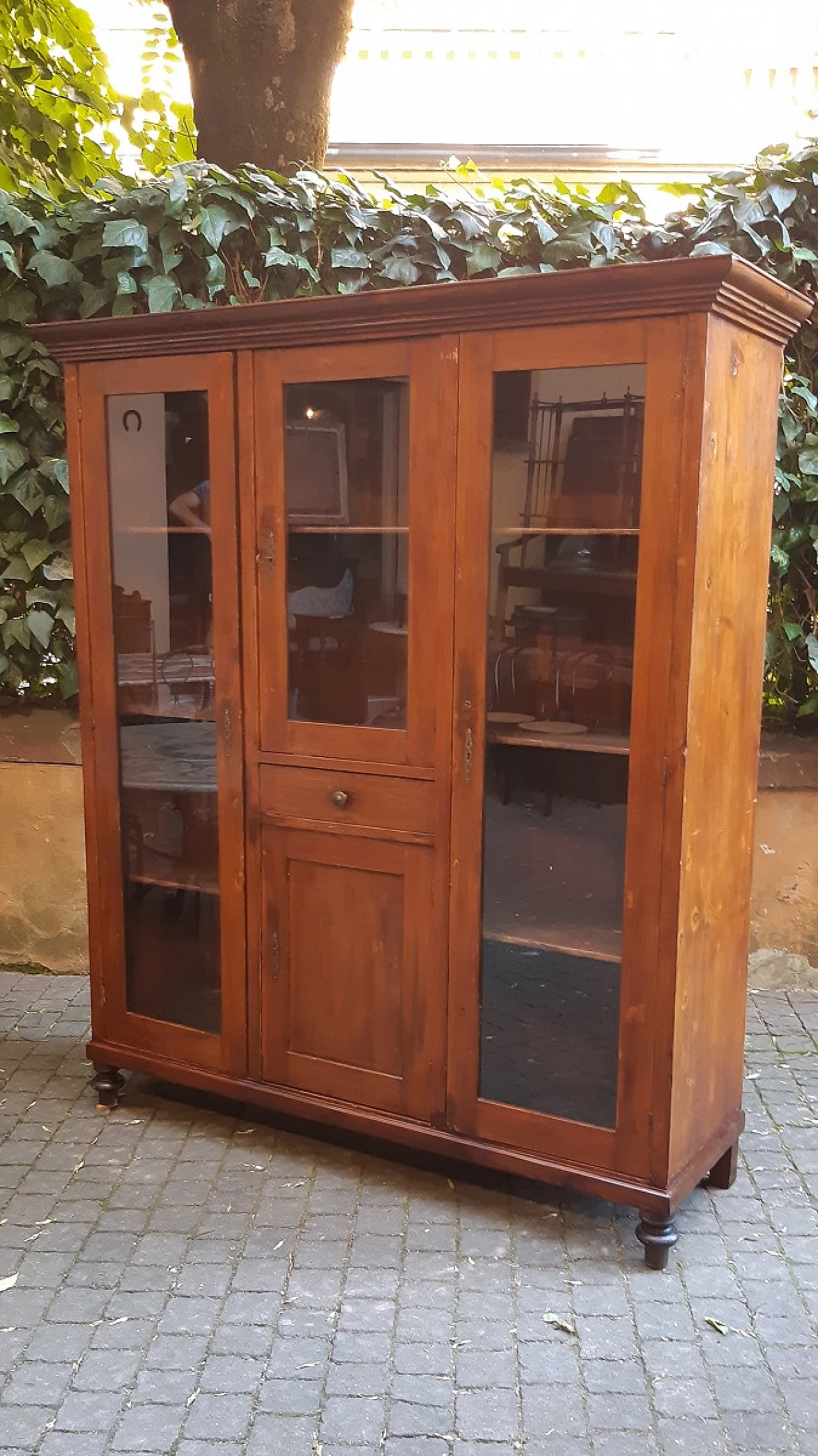 Emilian pine wood glass cabinet, 19th century 4