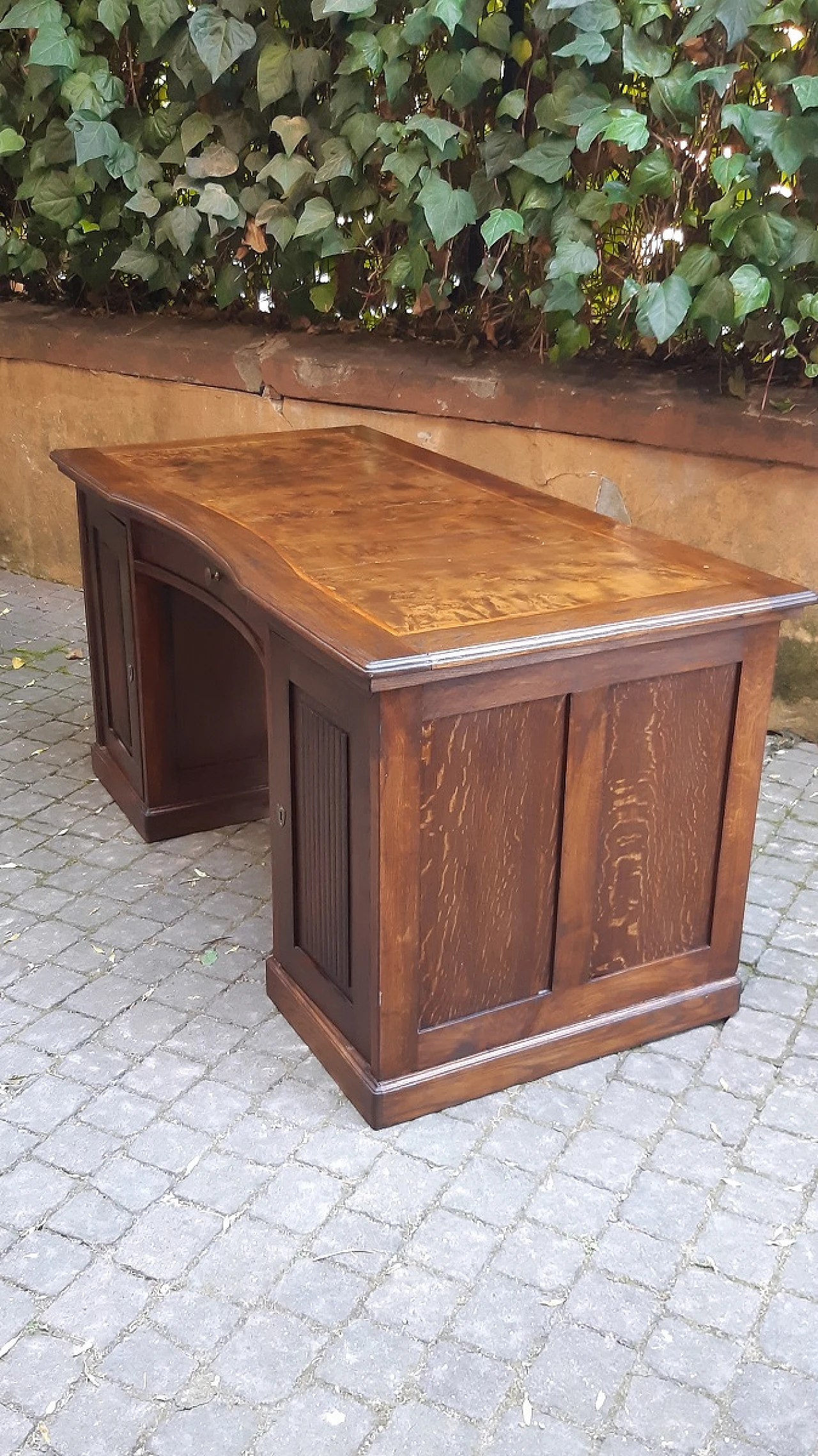 Desk with two side doors & drawer in oak & briarwood top, 19th century 4