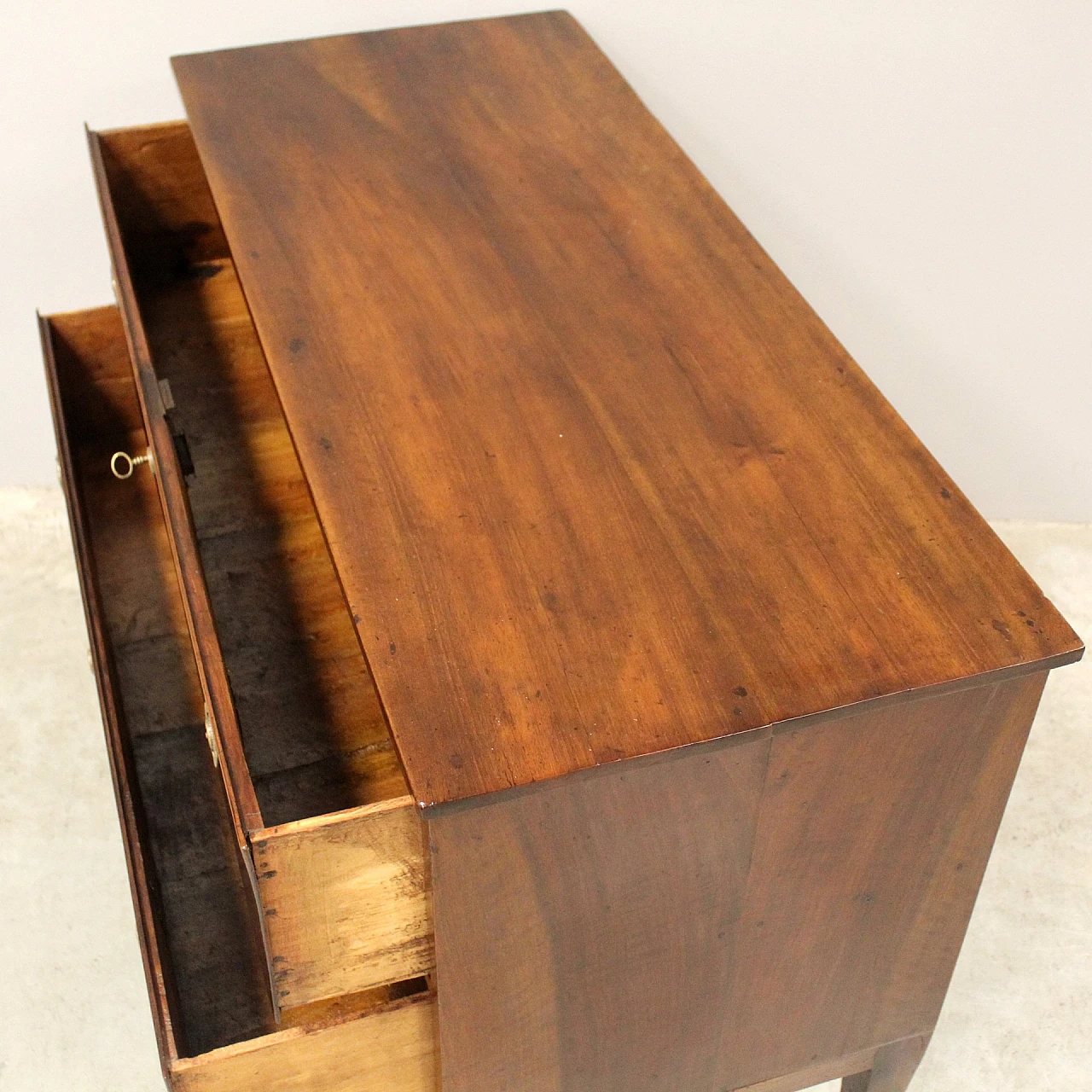 Directoire walnut dresser with two drawers, 18th century 2