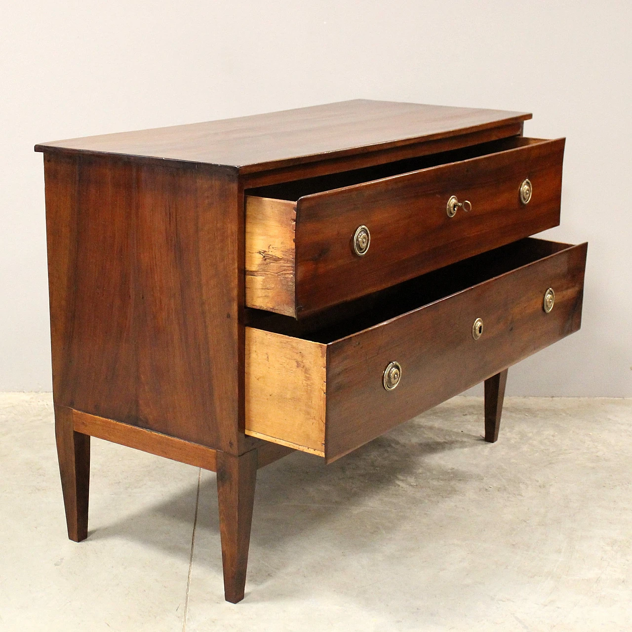 Directoire walnut dresser with two drawers, 18th century 3