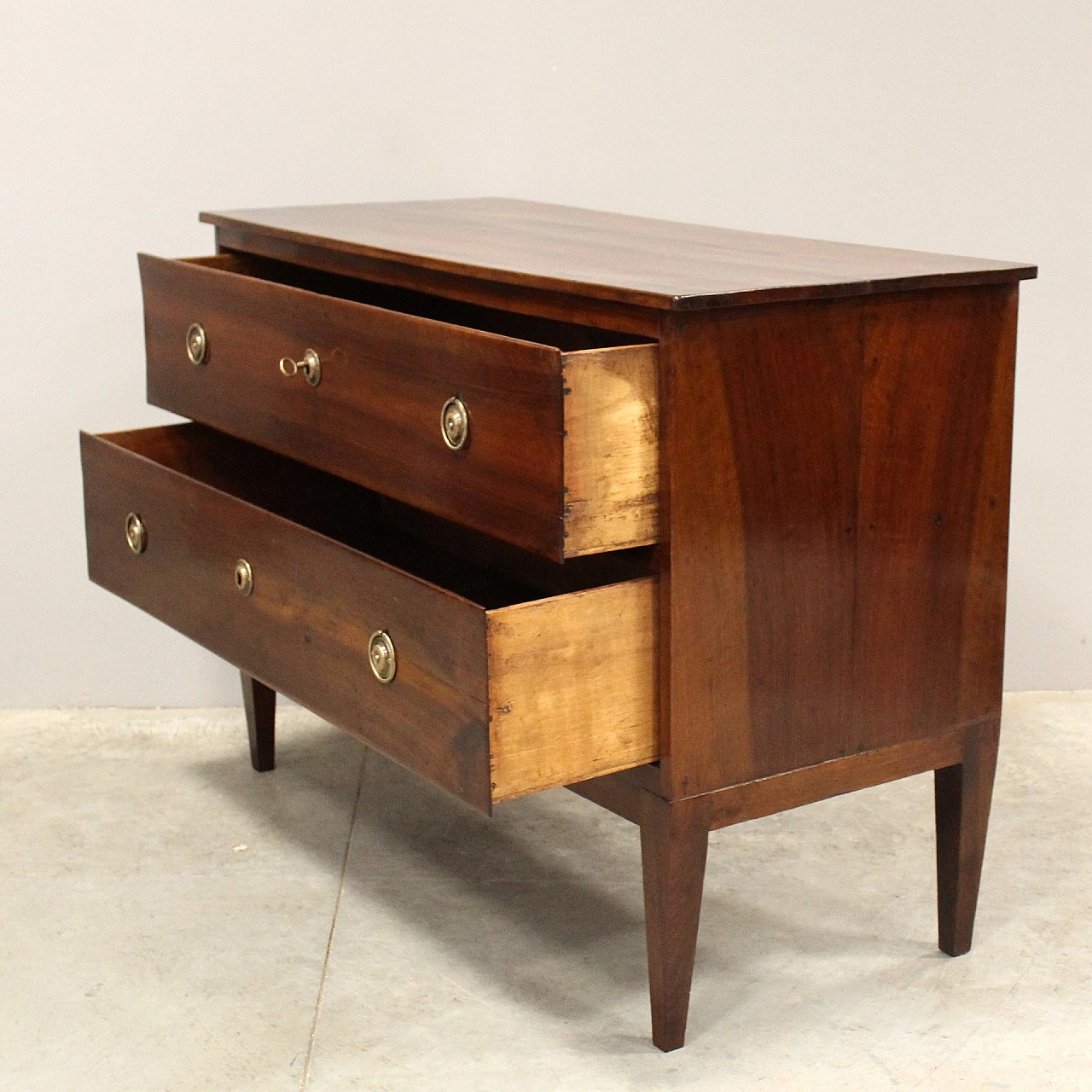 Directoire walnut dresser with two drawers, 18th century 8