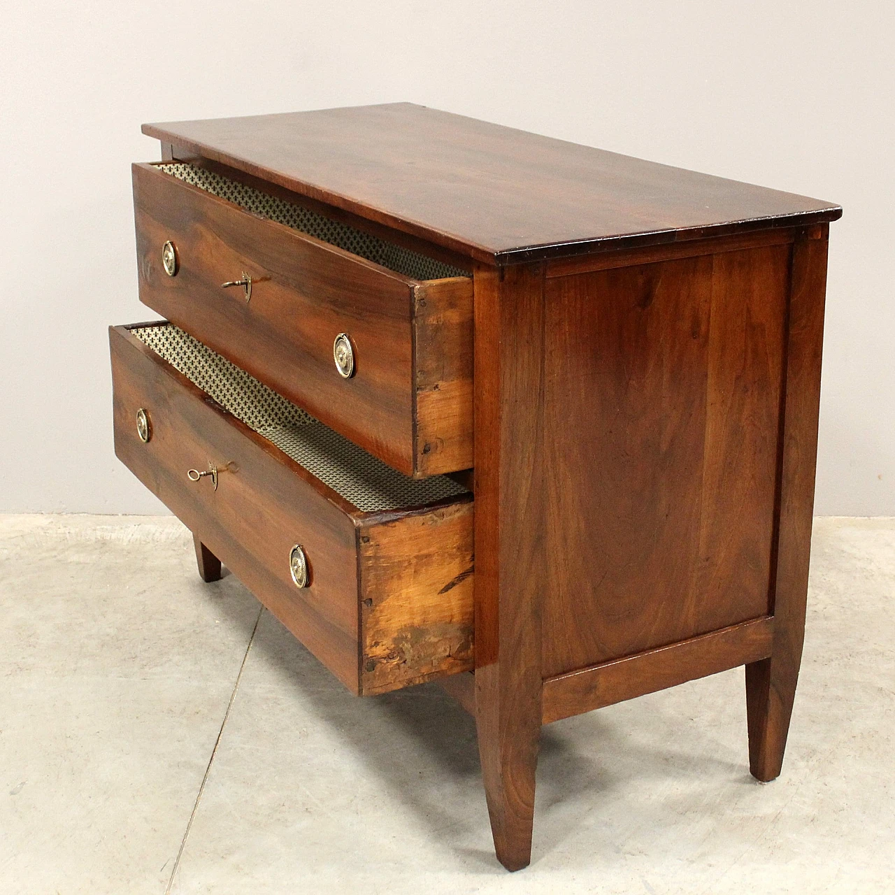 Directoire chest of drawers in solid walnut, 18th century 5