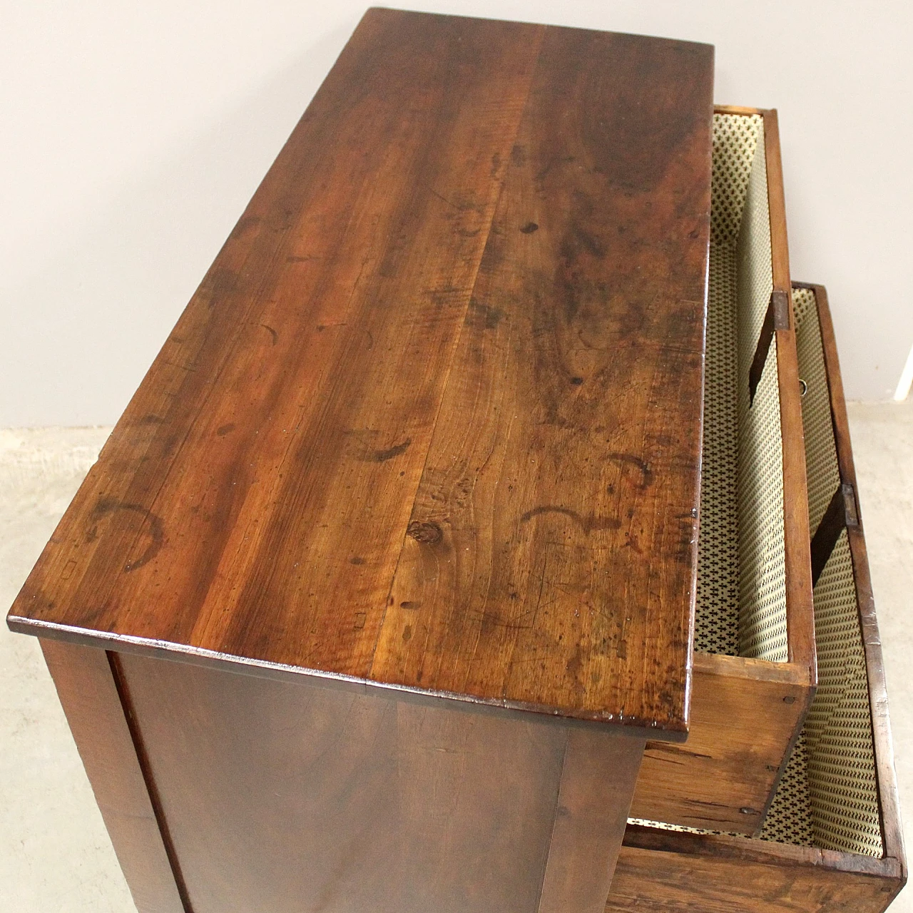 Directoire chest of drawers in solid walnut, 18th century 7