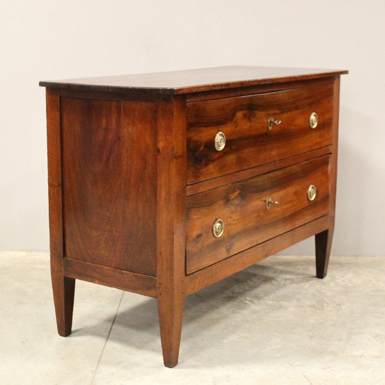 Directoire chest of drawers in solid walnut, 18th century 8