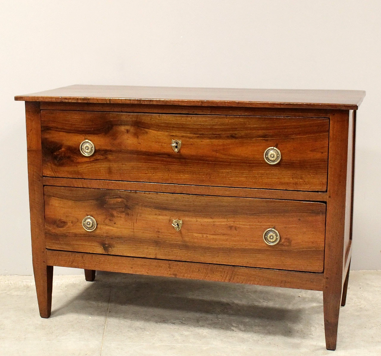 Directoire chest of drawers in solid walnut, 18th century 10