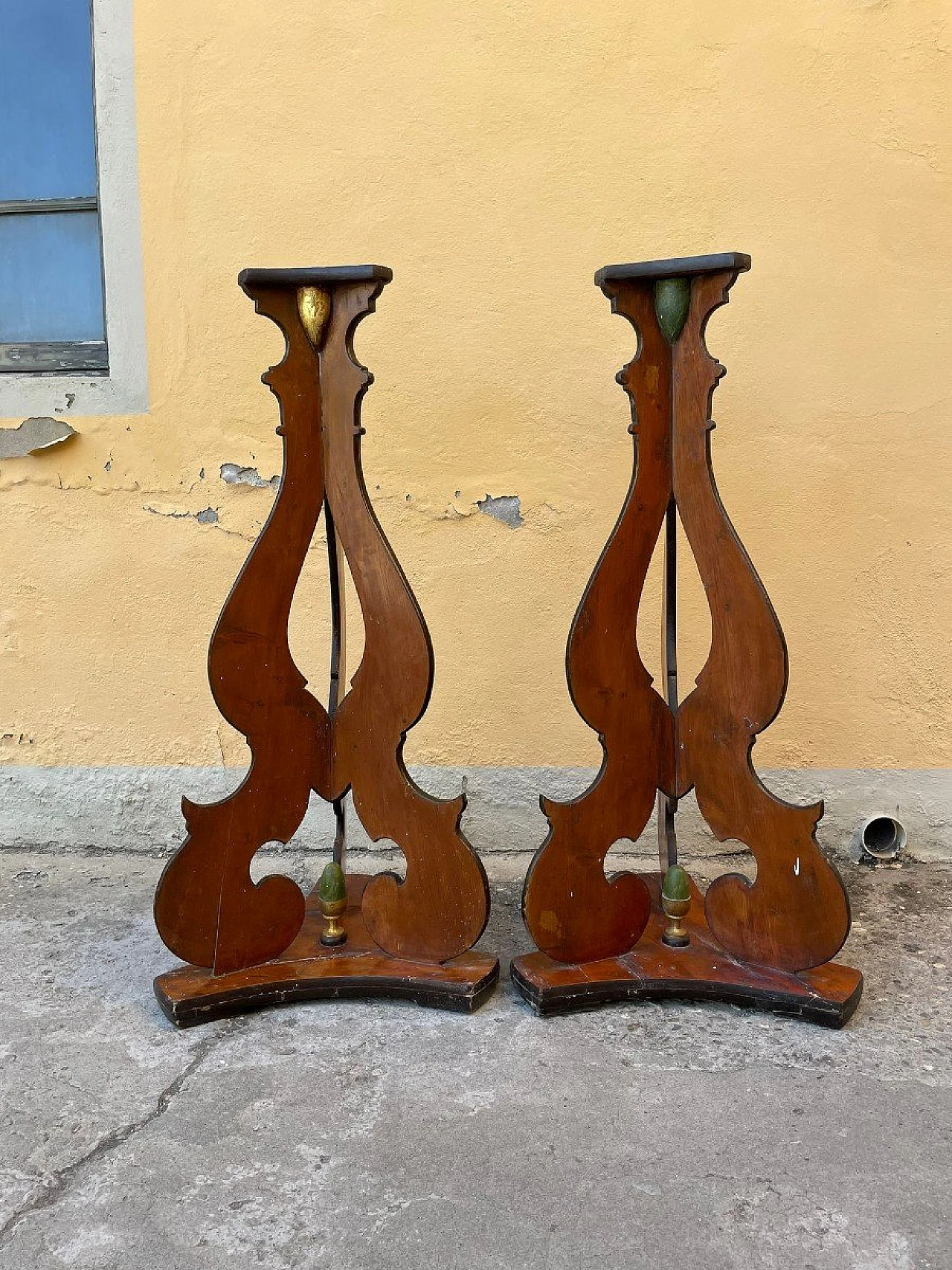 Pair of tripods in laquered wood with golden details, 18th century 2