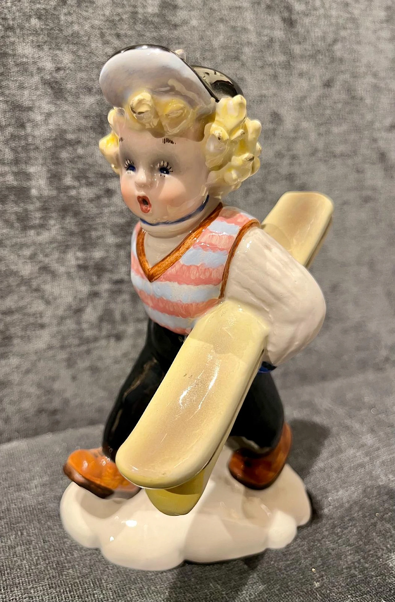 T. Tosin, Piccolo sciatore, ceramic statue, 1950s 6