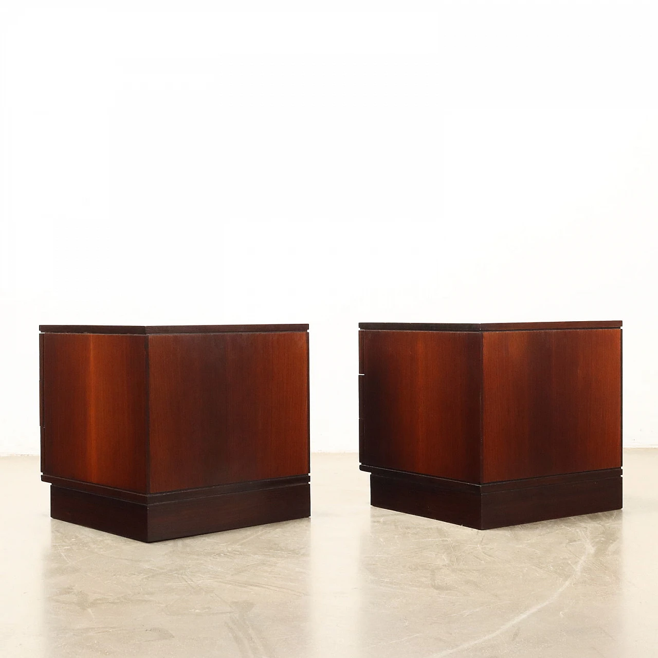 Pair of wooden and brass bedside tables by Ico Parisi, 1960s 8