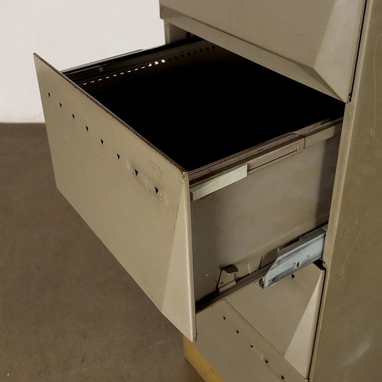 Grey Synthesis file cabinet by Ettore Sottsass for Olivetti, 1960s 4