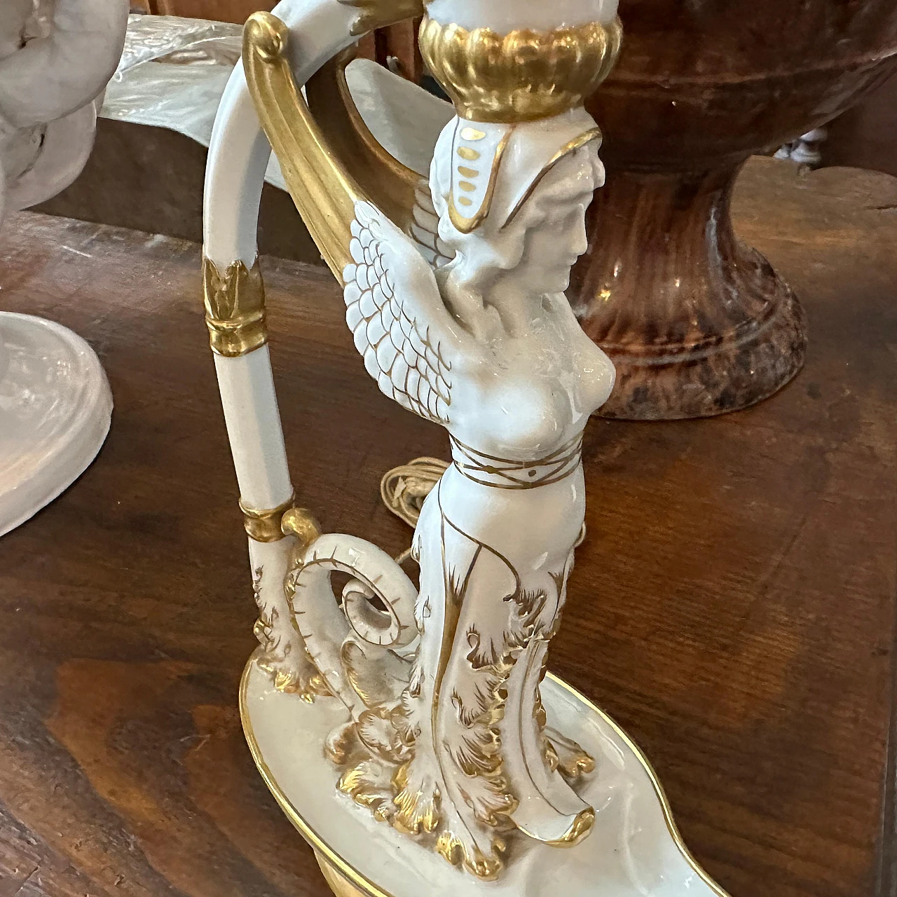 Neoclassical table lamp in Capodimonte porcelain, early 20th century 3