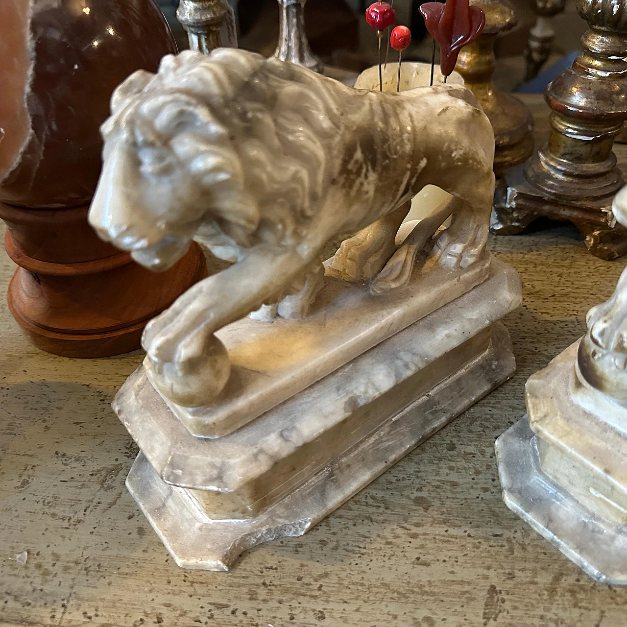 Pair of Roman-style alabaster lion sculptures, 1870 4