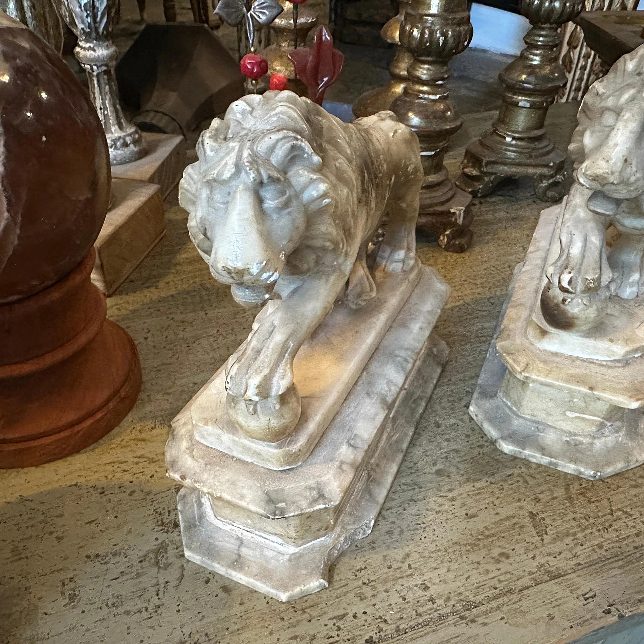 Pair of Roman-style alabaster lion sculptures, 1870 5