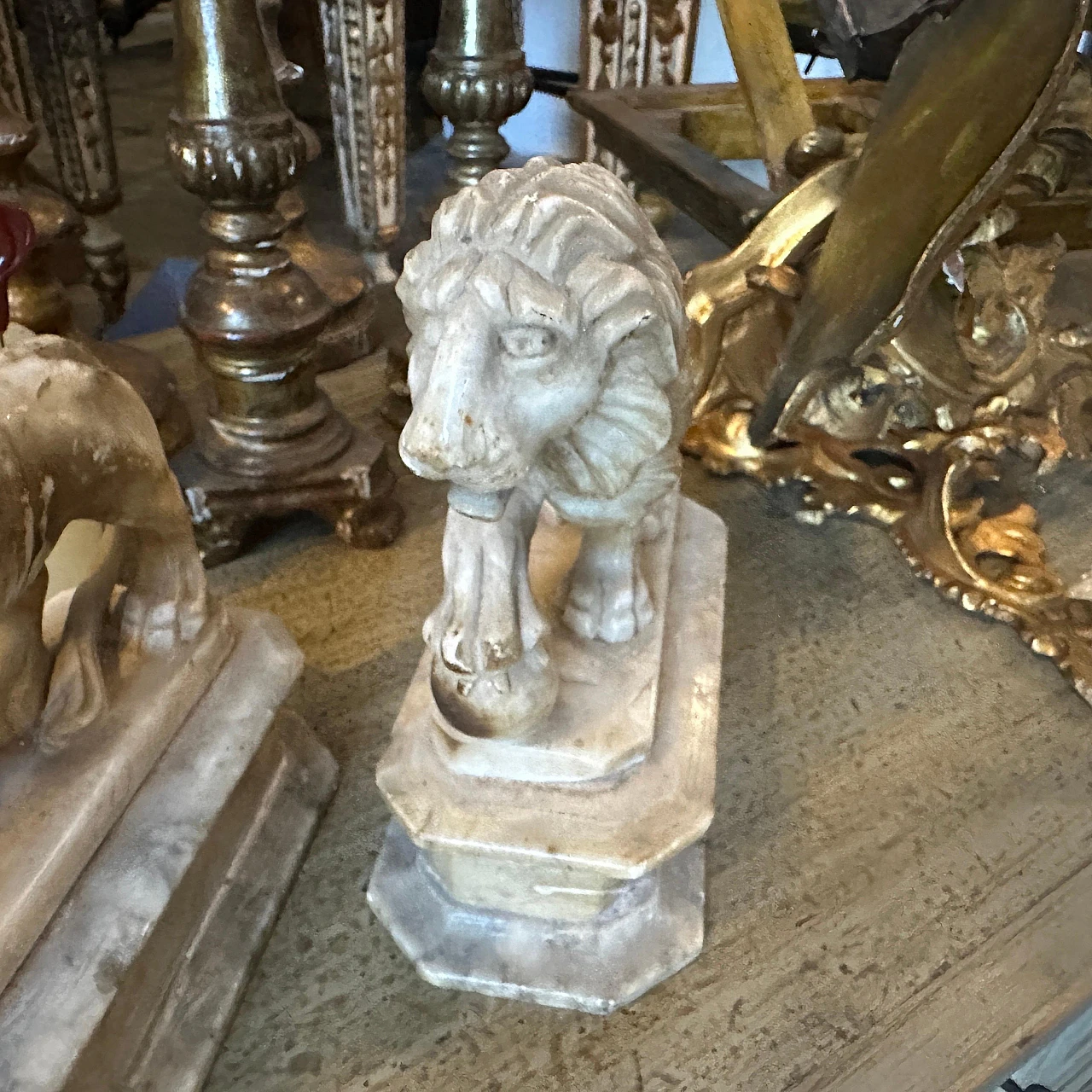 Pair of Roman-style alabaster lion sculptures, 1870 6