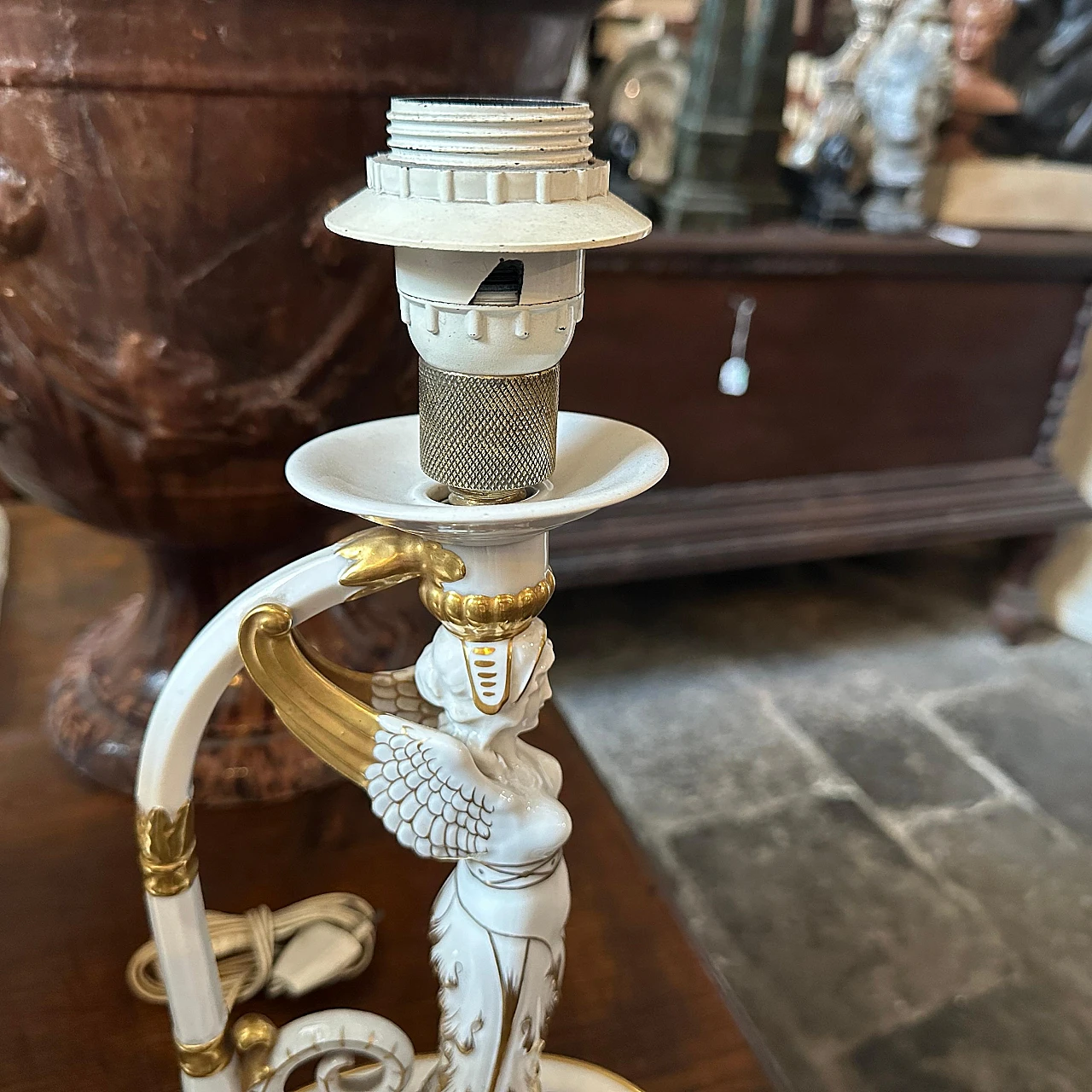 Neoclassical table lamp in Capodimonte porcelain, early 20th century 7