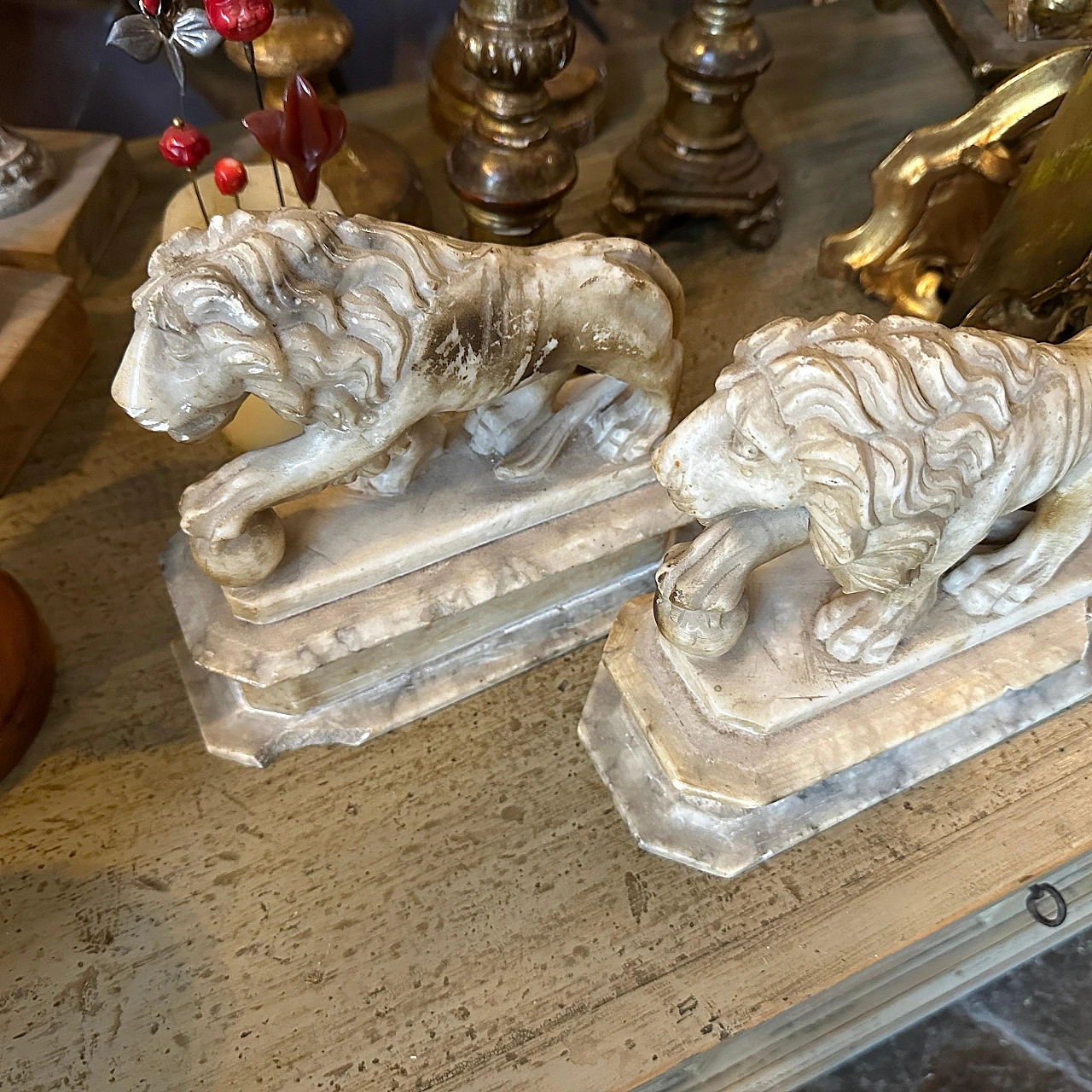 Pair of Roman-style alabaster lion sculptures, 1870 10