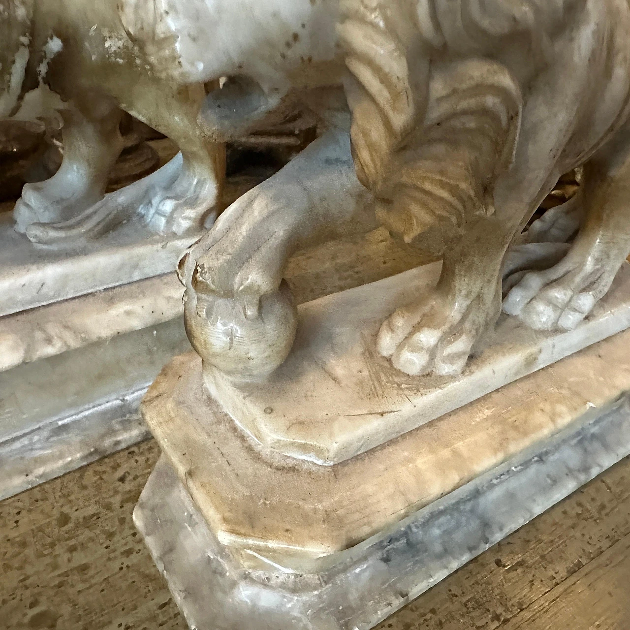 Pair of Roman-style alabaster lion sculptures, 1870 11