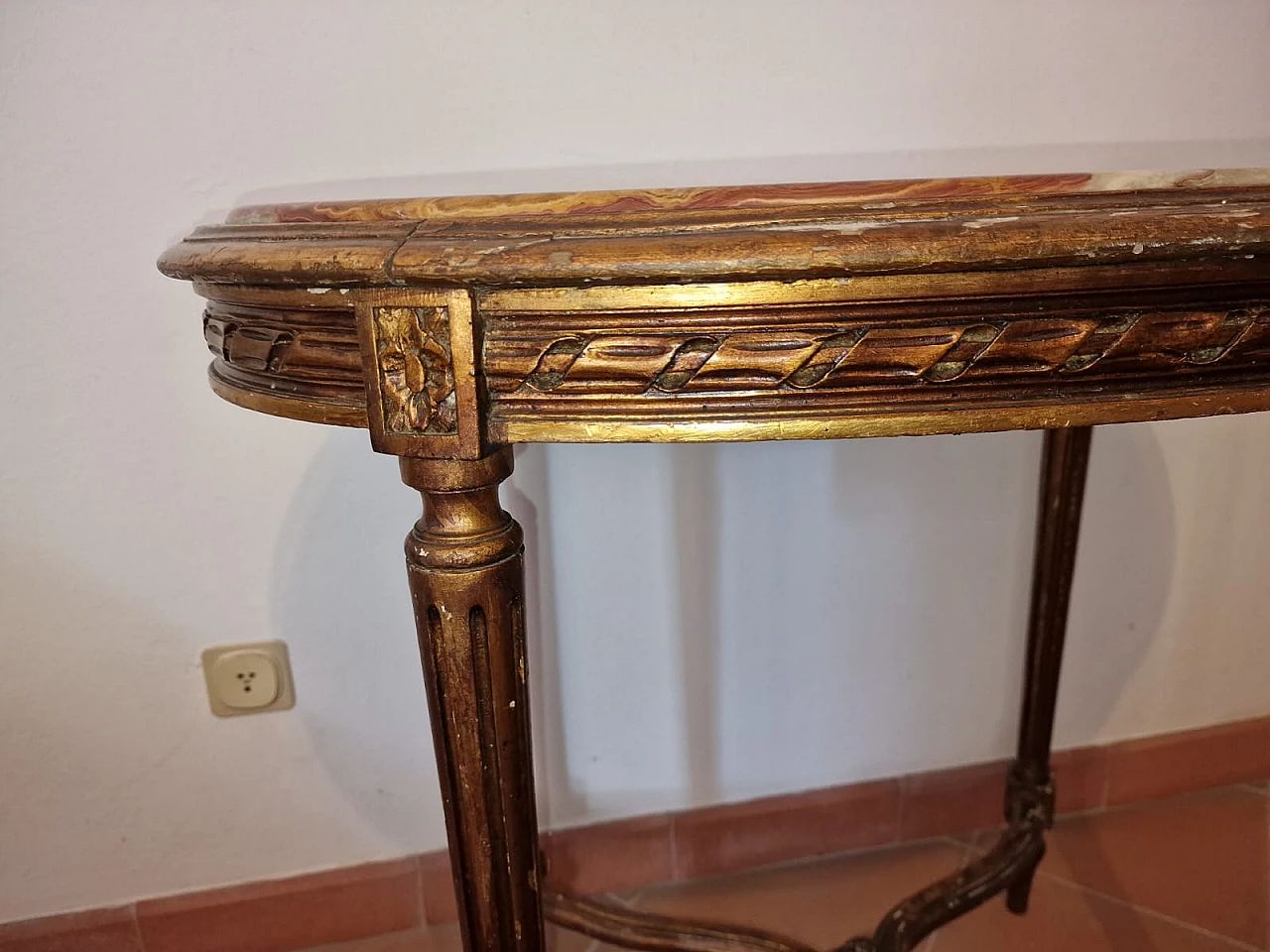 Gilt coffee table with onyx top, early 20th century 1