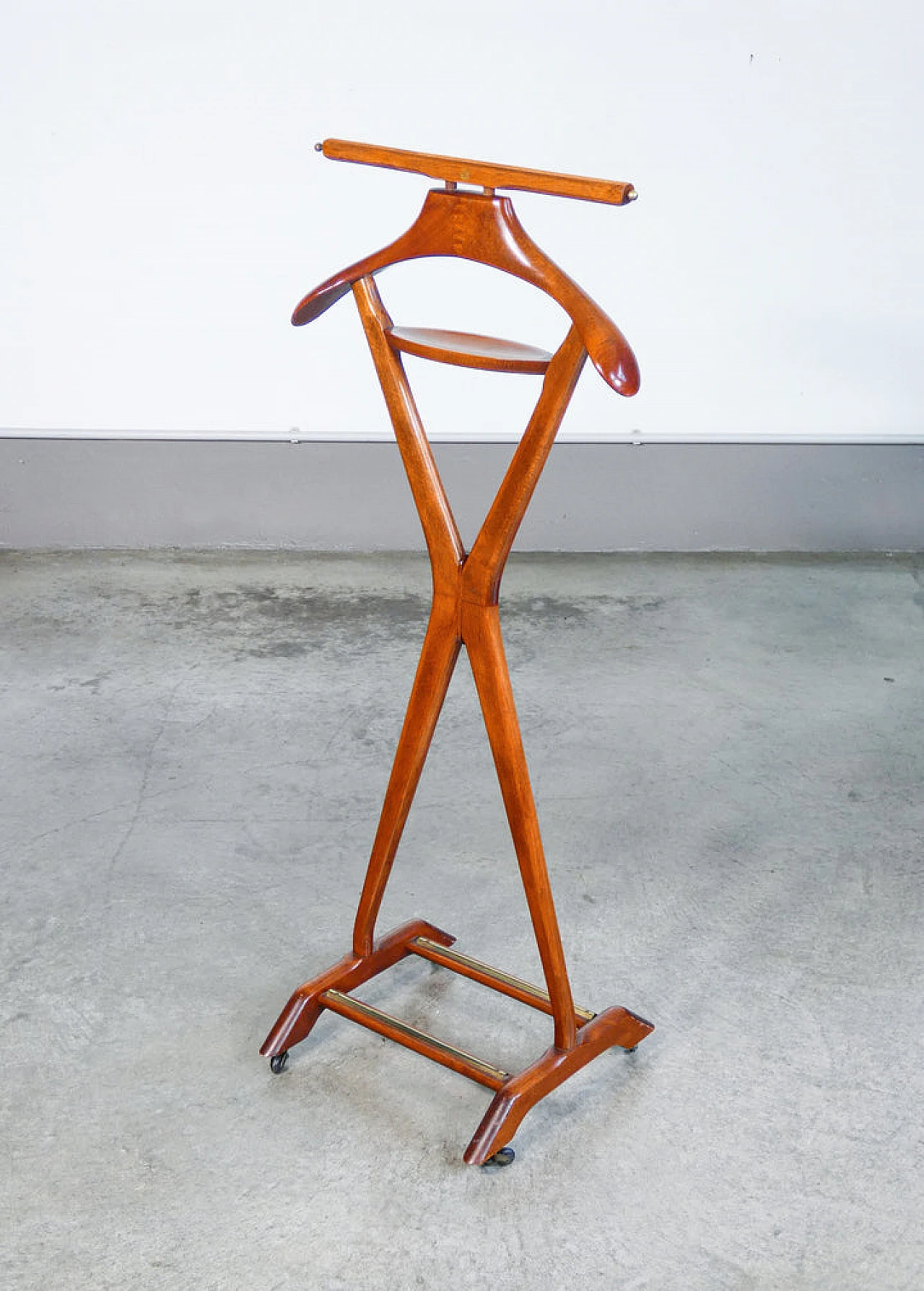 Beech valet stand by Ico Parisi for Fratelli Reguitti, 1950s 1