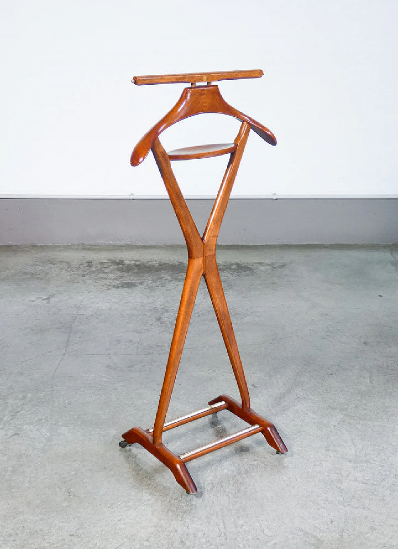 Beech valet stand by Ico Parisi for Fratelli Reguitti, 1950s 4