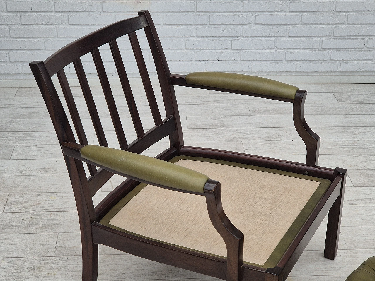 Scandinavian teak and green leather armchair, 1970s 18