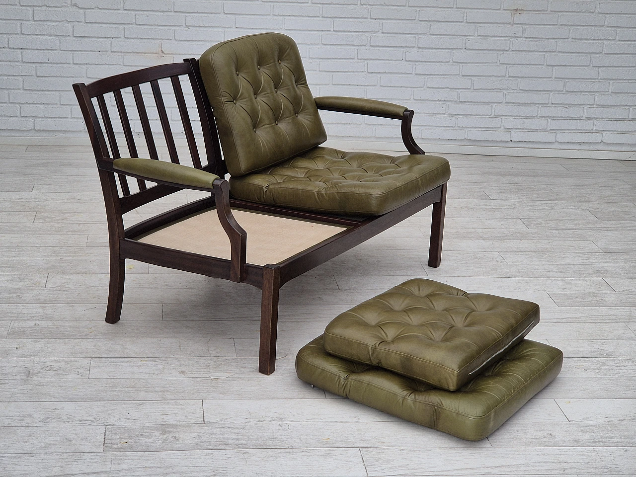 Scandinavian two-seater teak and green leather sofa, 1970s 12