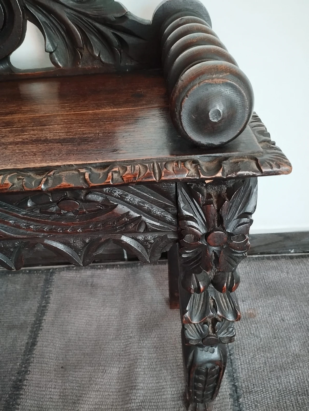 Victorian oak bench with carvings, 19th century 5