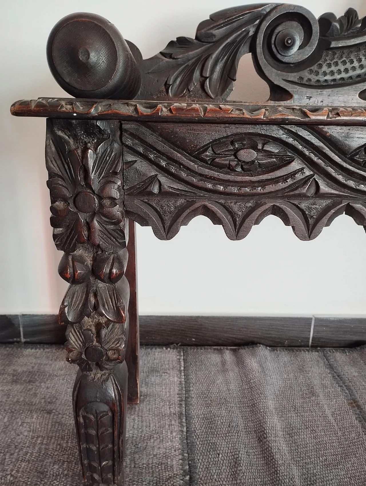 Victorian oak bench with carvings, 19th century 6