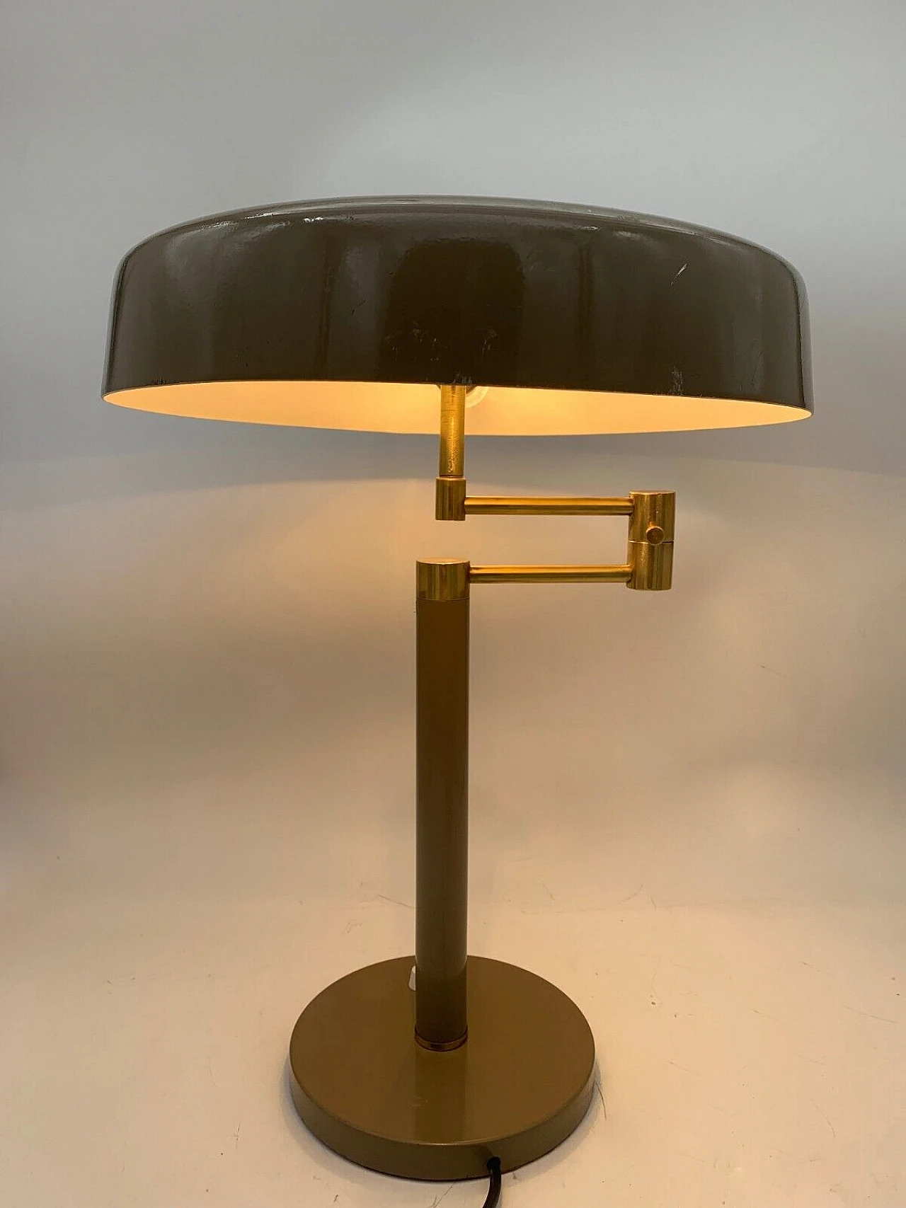 Lampada da tavolo in metallo e ottone, anni '40 4