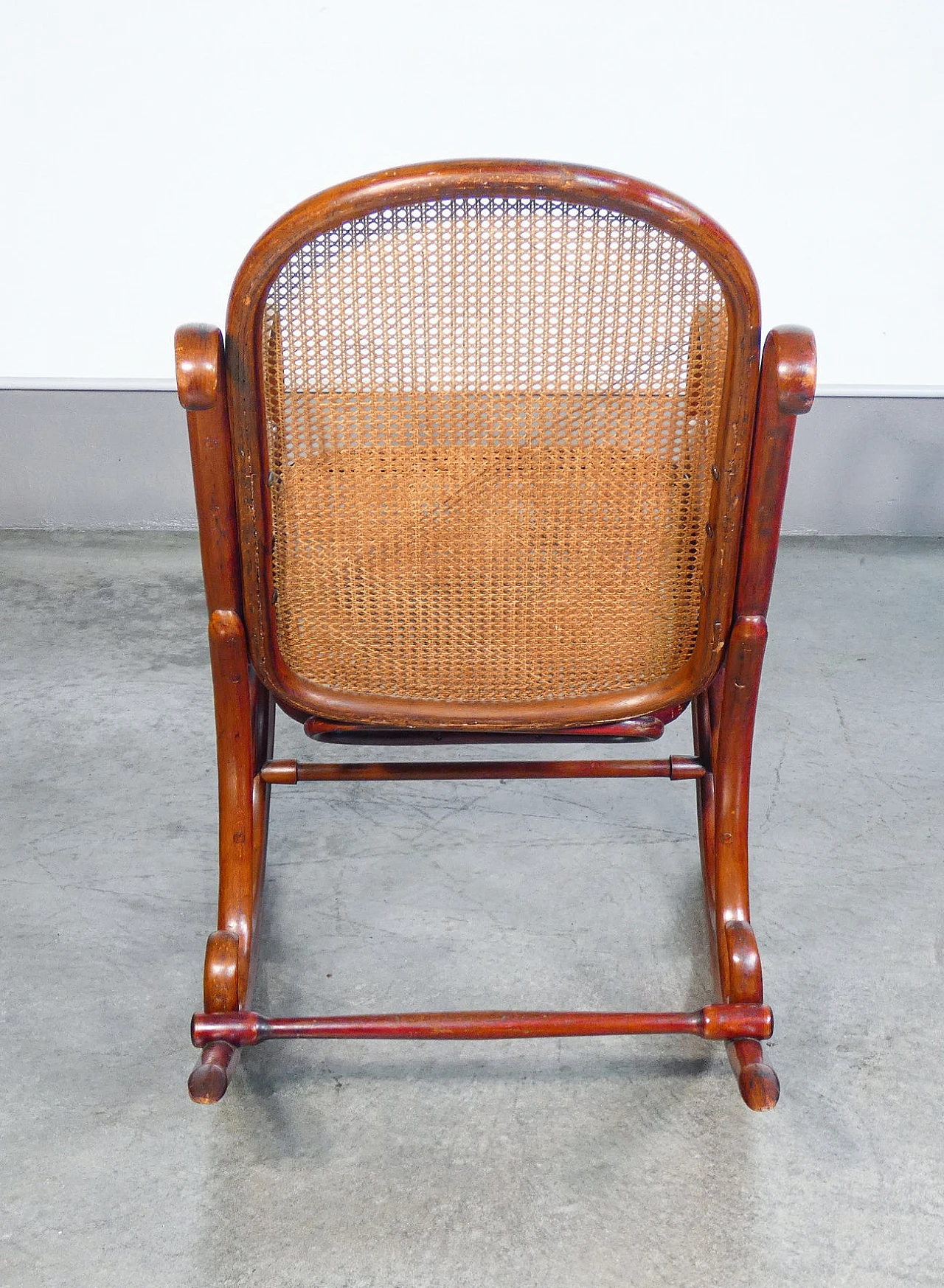 Sedia a dondolo in faggio curvato di Gebrüder Thonet, fine '800 5