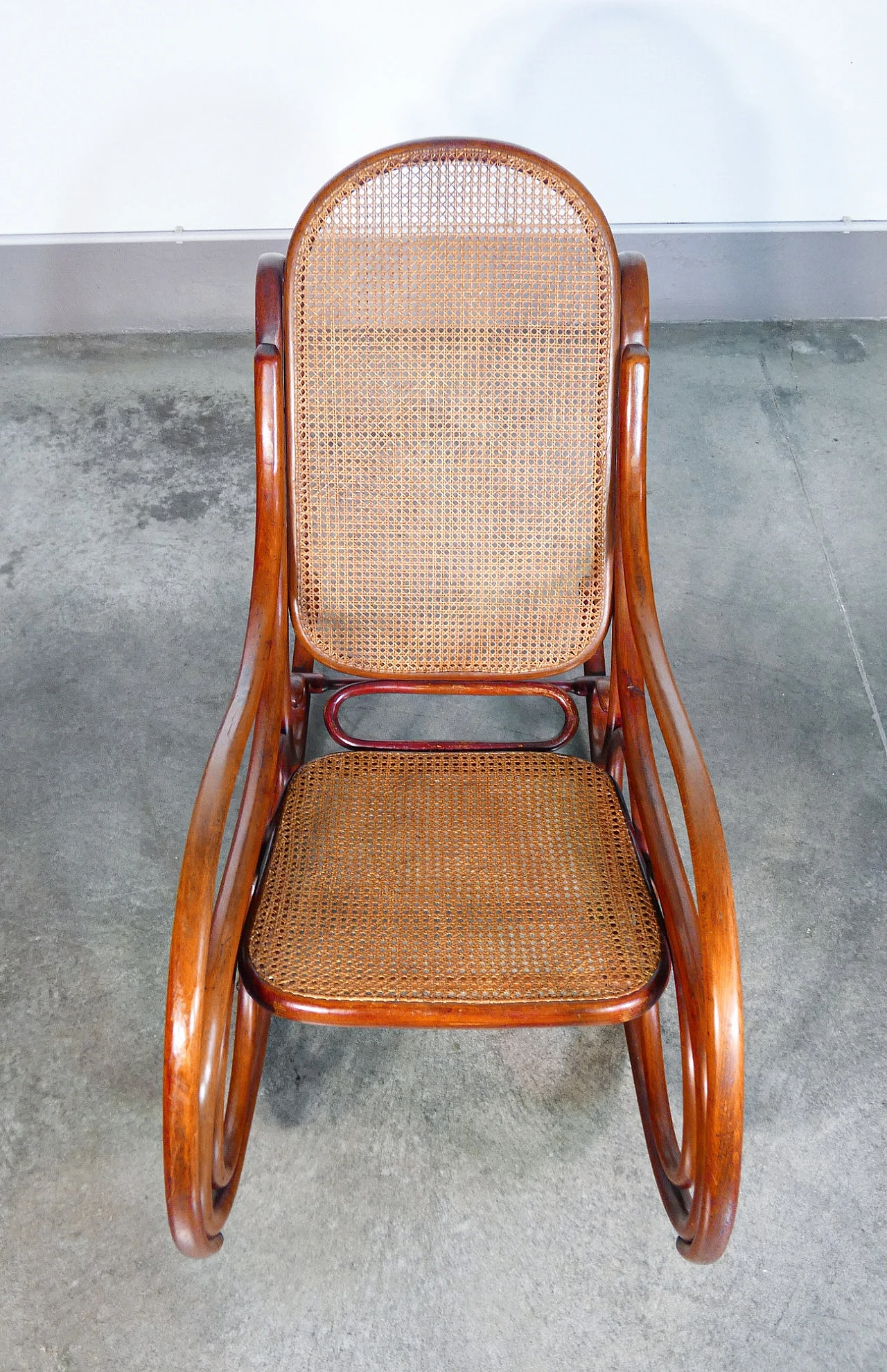 Sedia a dondolo in faggio curvato di Gebrüder Thonet, fine '800 10