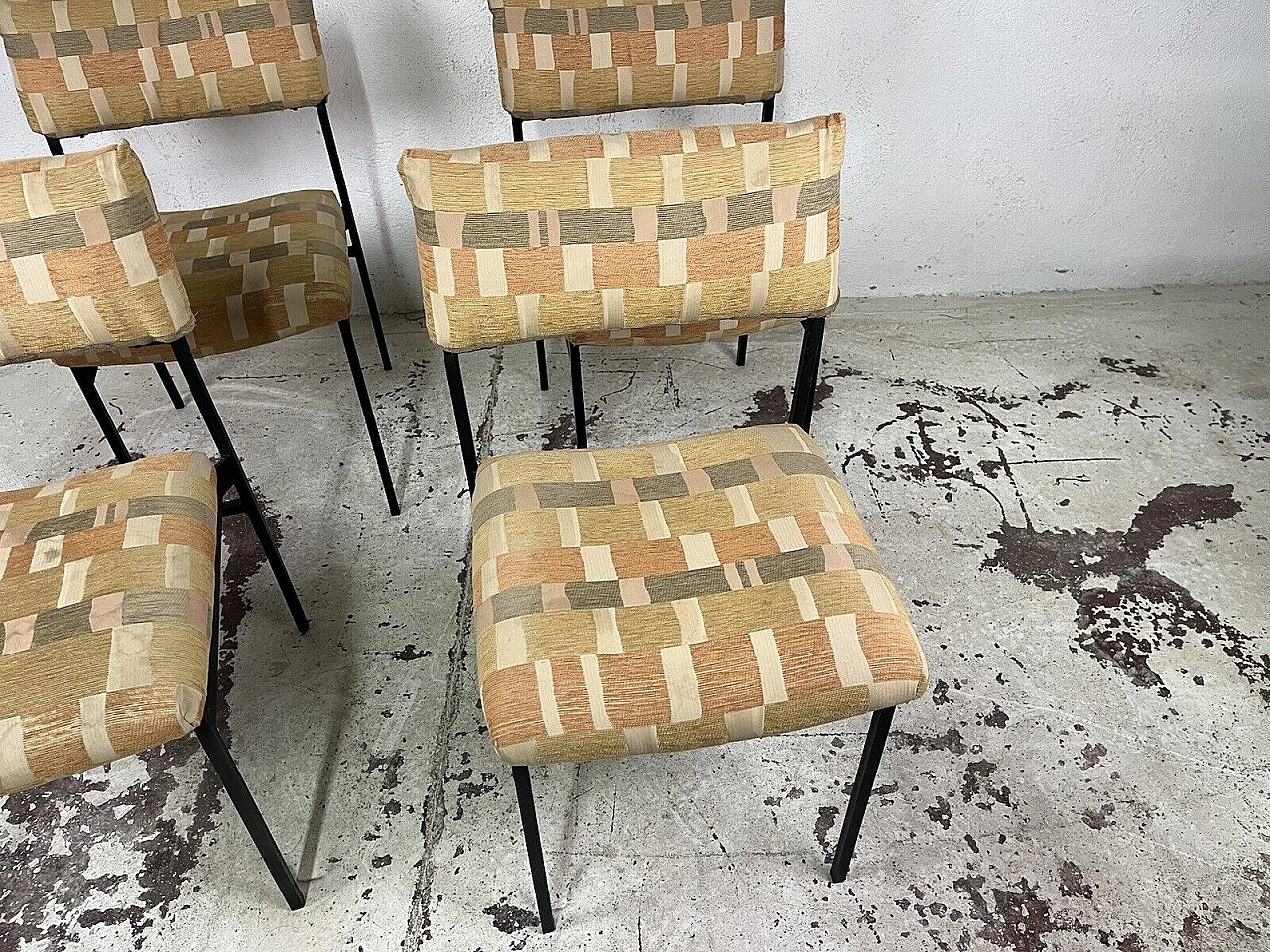 4 Chairs in black metal and checkered fabric, 1960s 5