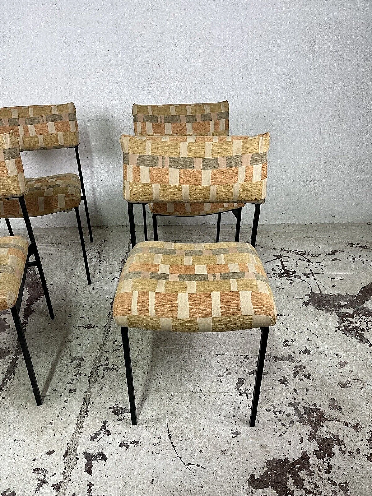 4 Chairs in black metal and checkered fabric, 1960s 6