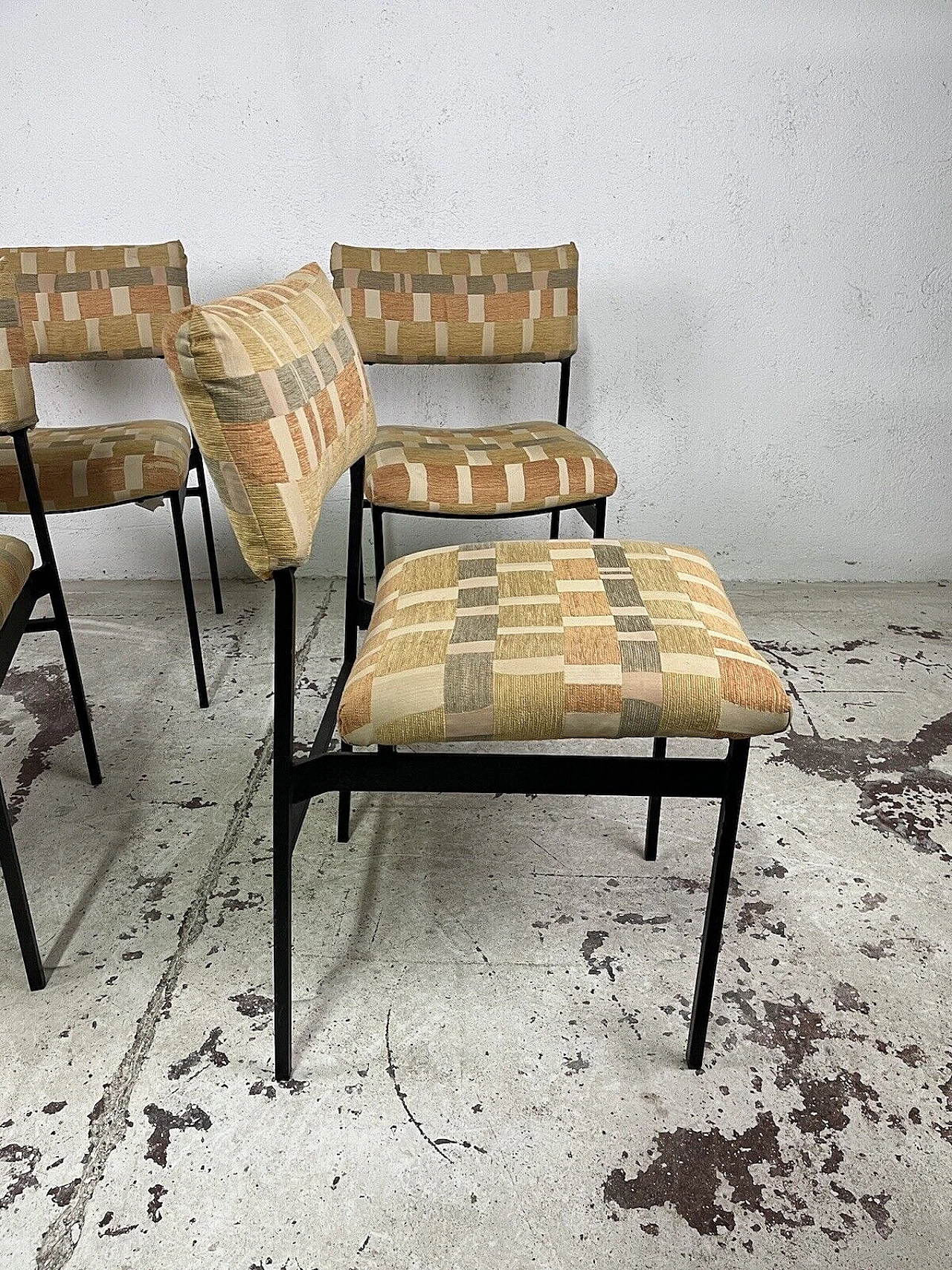 4 Chairs in black metal and checkered fabric, 1960s 9