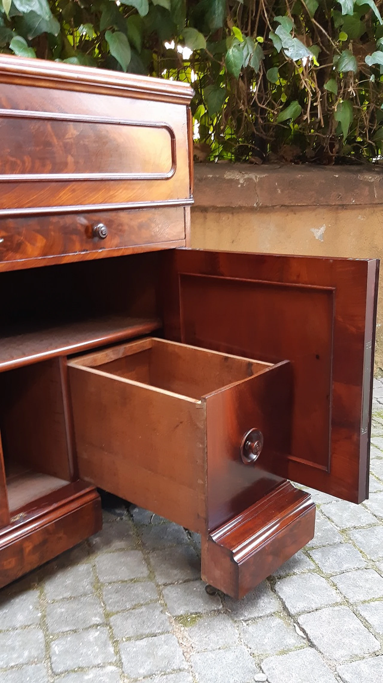 Mahogany paneled sideboard with vanishing dressing table, 19th century 6