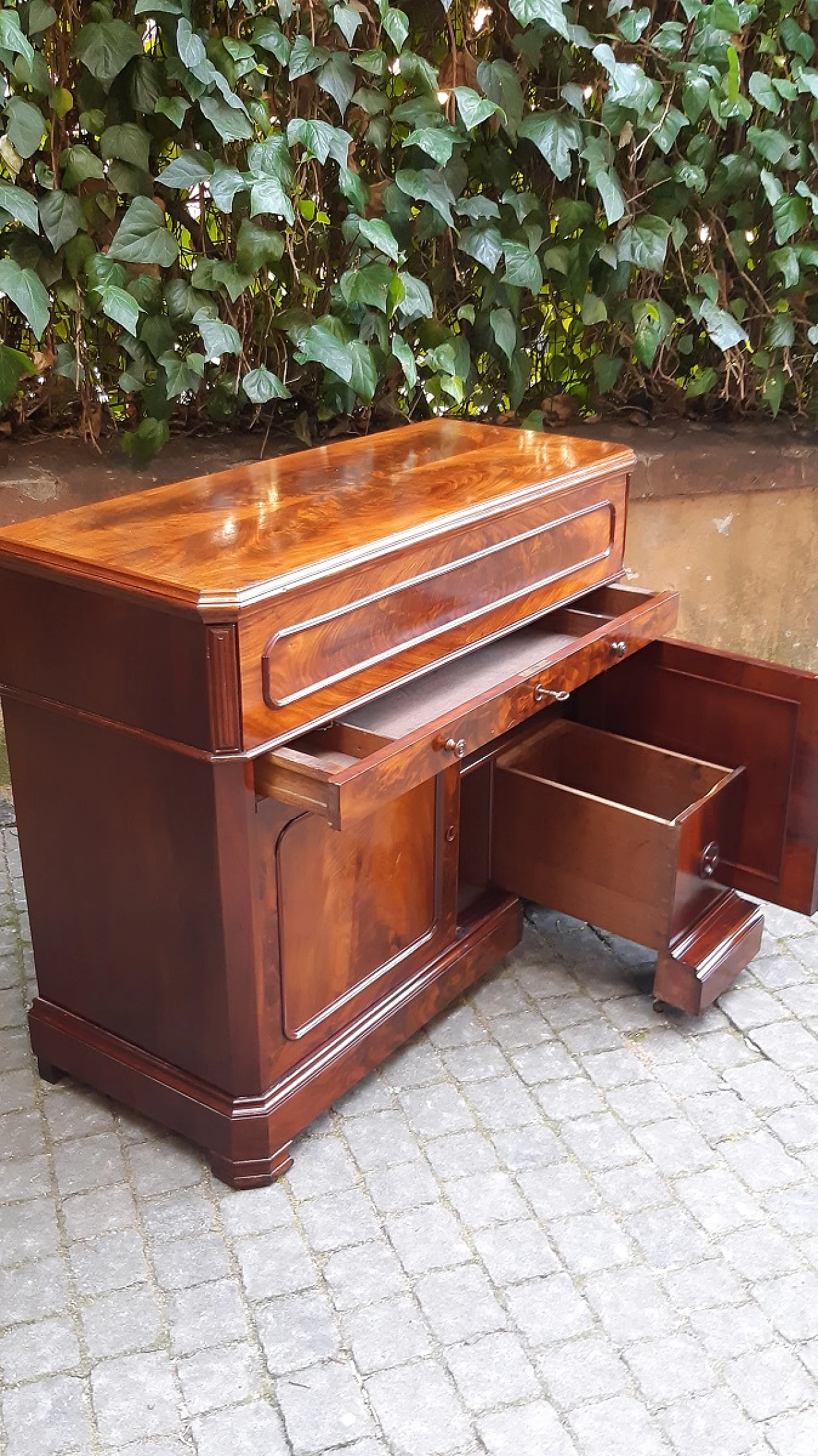 Mahogany paneled sideboard with vanishing dressing table, 19th century 7