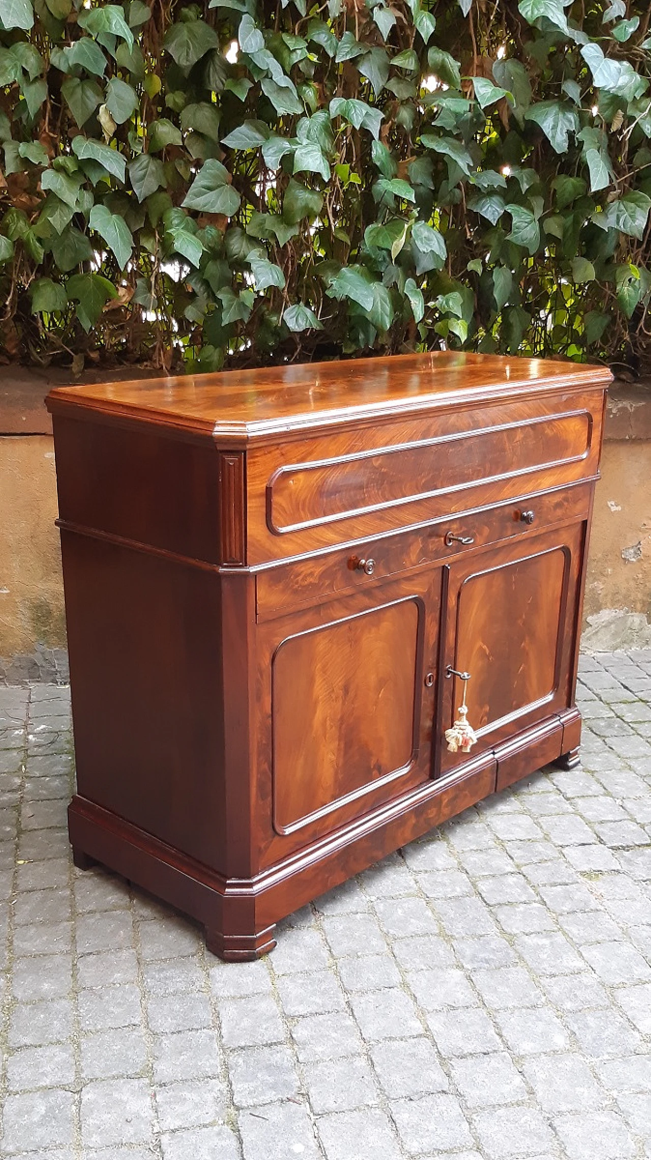 Mahogany paneled sideboard with vanishing dressing table, 19th century 8