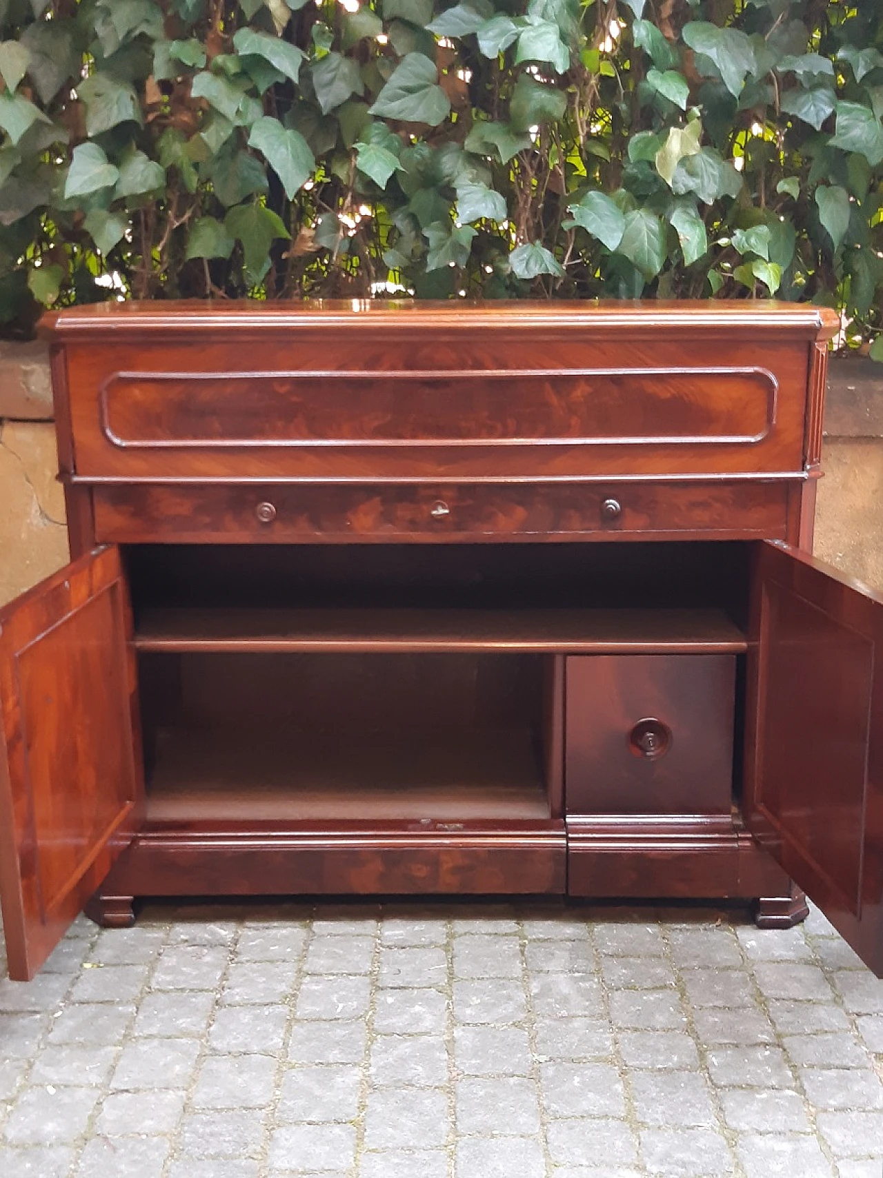 Mahogany paneled sideboard with vanishing dressing table, 19th century 10