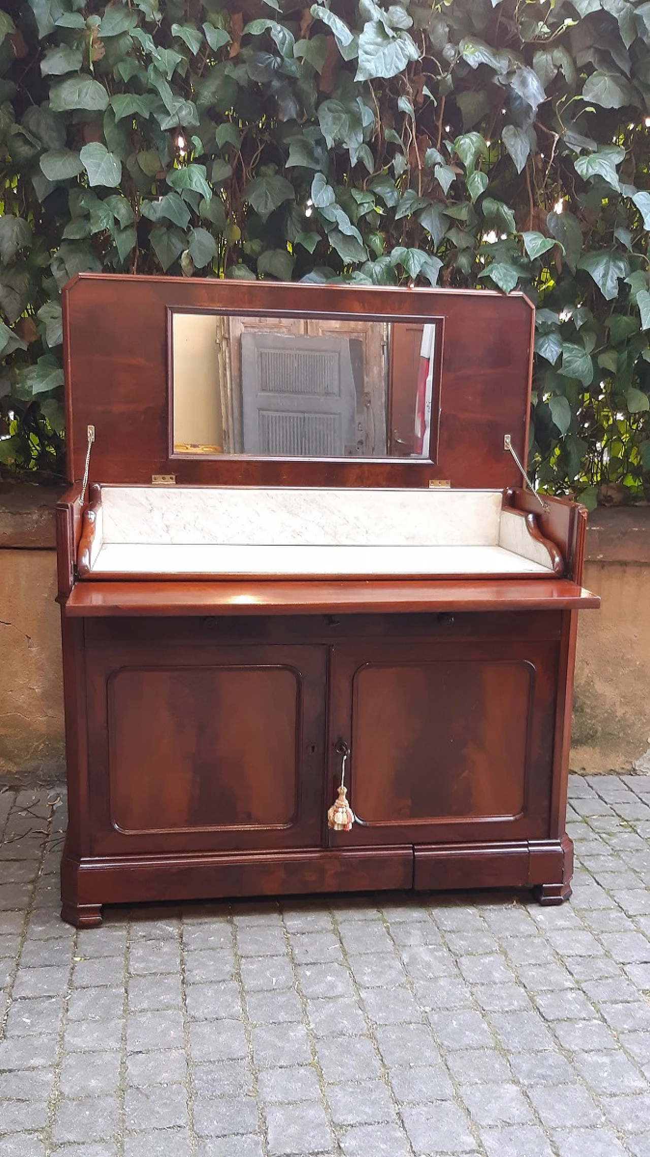 Mahogany paneled sideboard with vanishing dressing table, 19th century 11