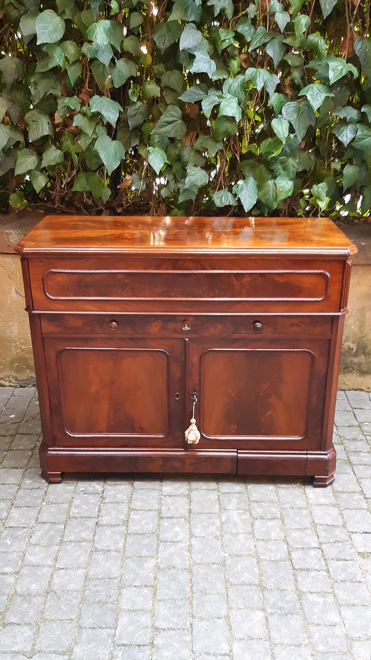 Mahogany paneled sideboard with vanishing dressing table, 19th century 12